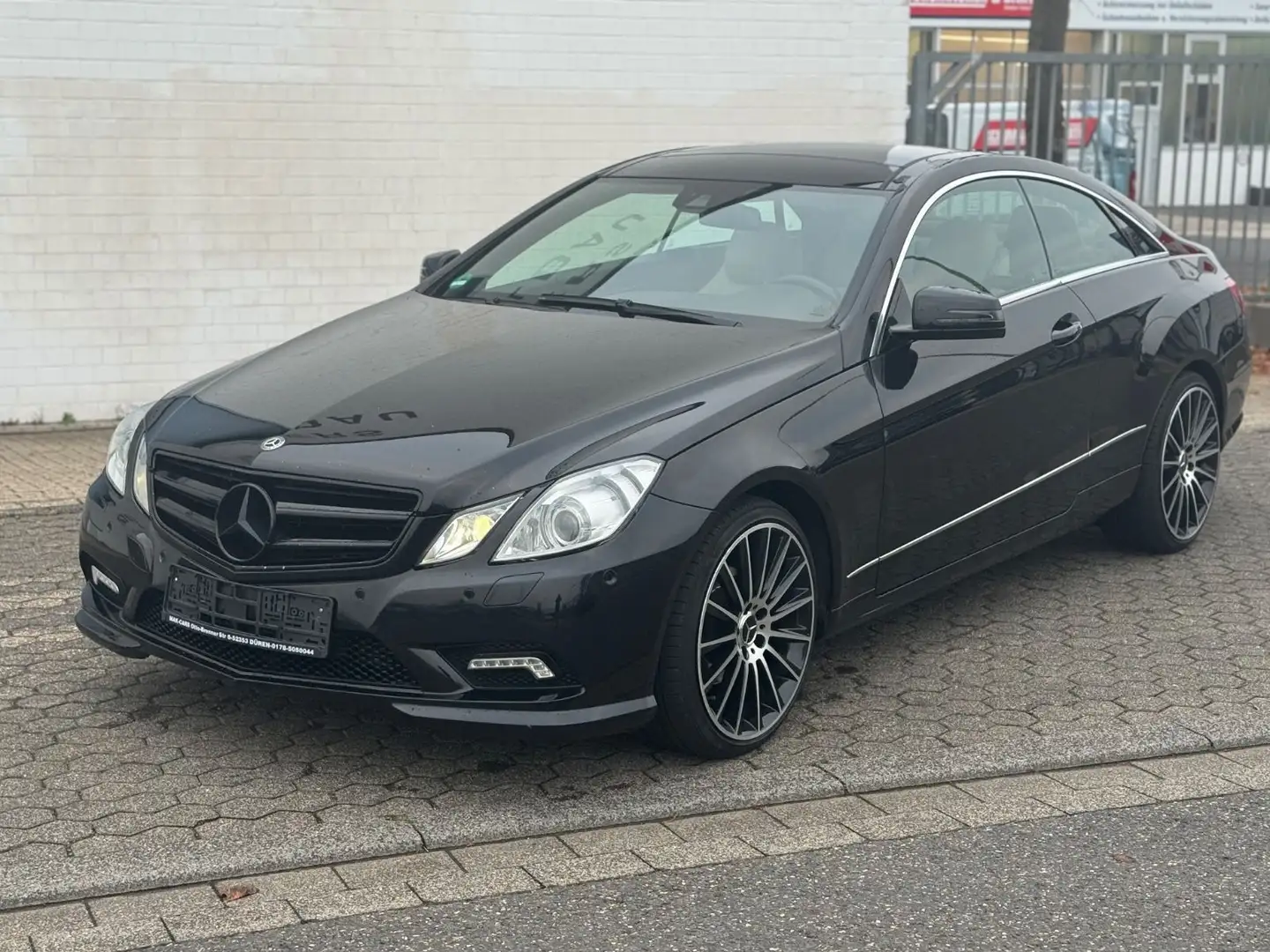 Mercedes-Benz E 200 E Coupe E 200 CGI BlueEfficiency Schwarz - 1