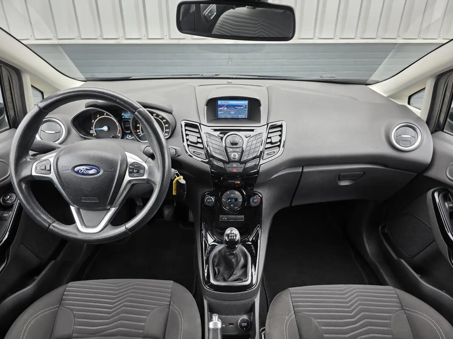 Ford Fiesta 1.0 EcoBoost 5 deurs Titanium VAN 2e EIGENAAR Zwart - 2