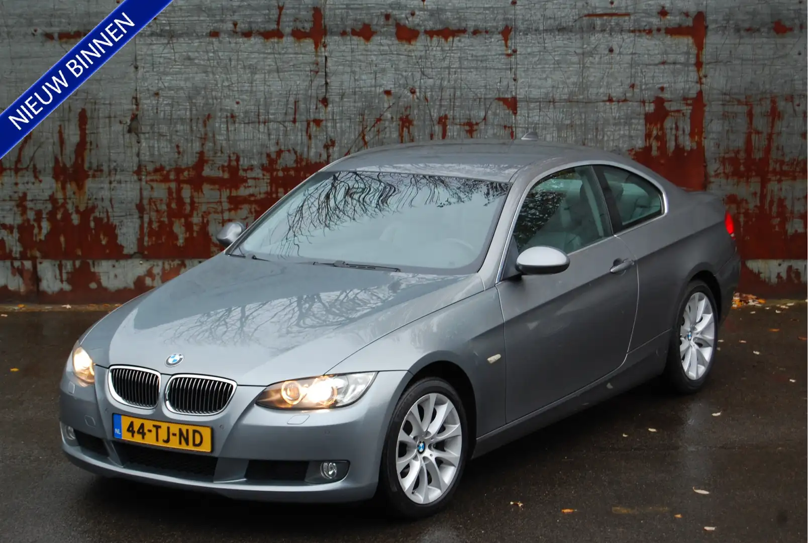BMW 330 330i E92 Coupé / High Exe / Aut / Navi / Org. NL Grau - 1