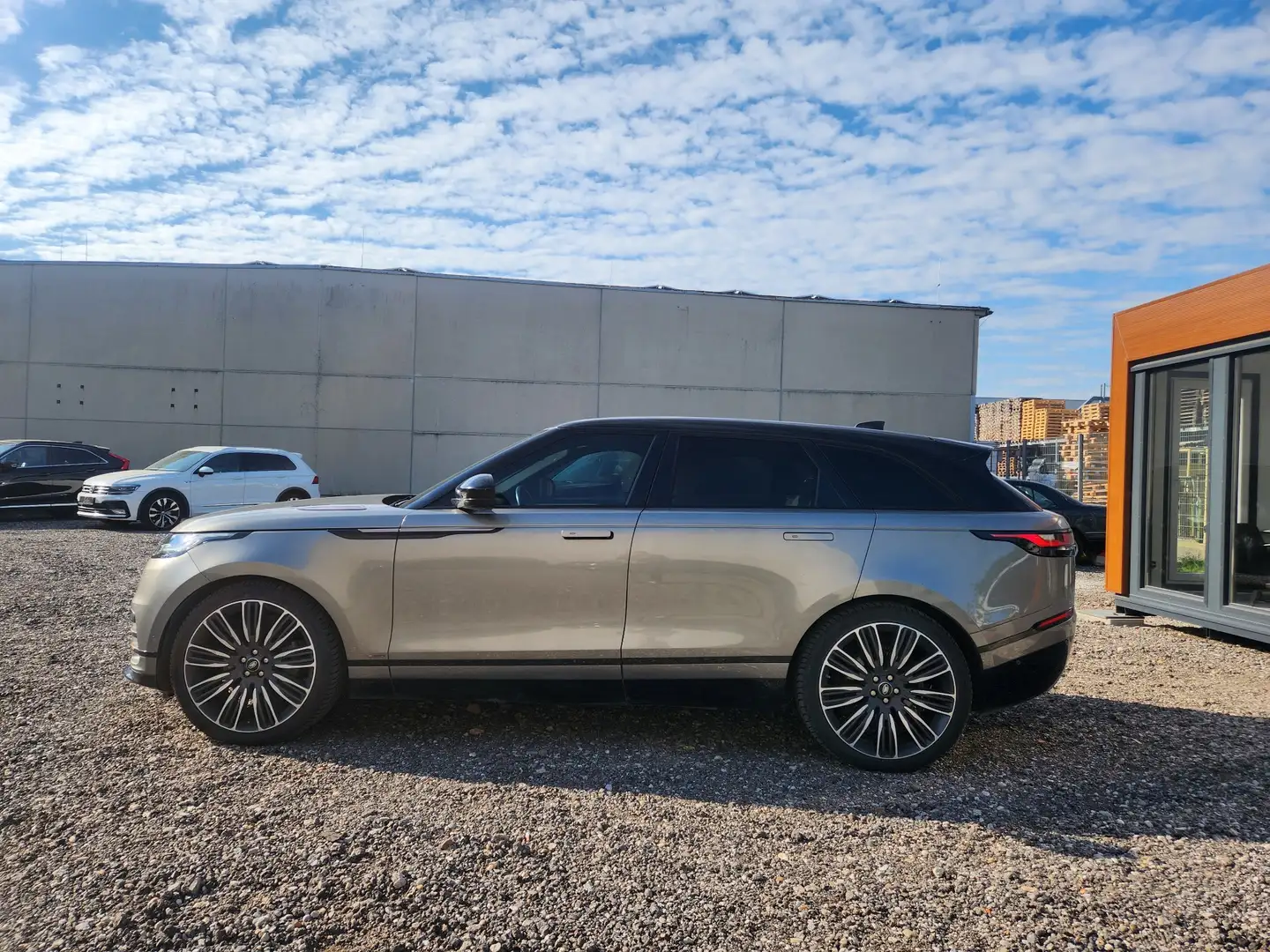 Land Rover Range Rover Velar R Dynamic / Panoramadach/Digital Cockpit /Historie - 2
