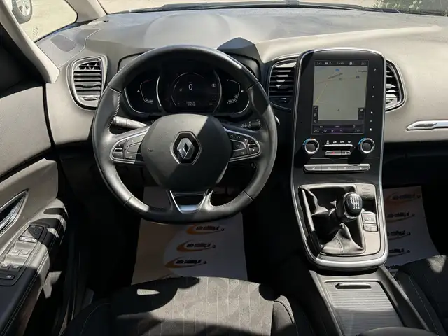 Renault Scenic view 8