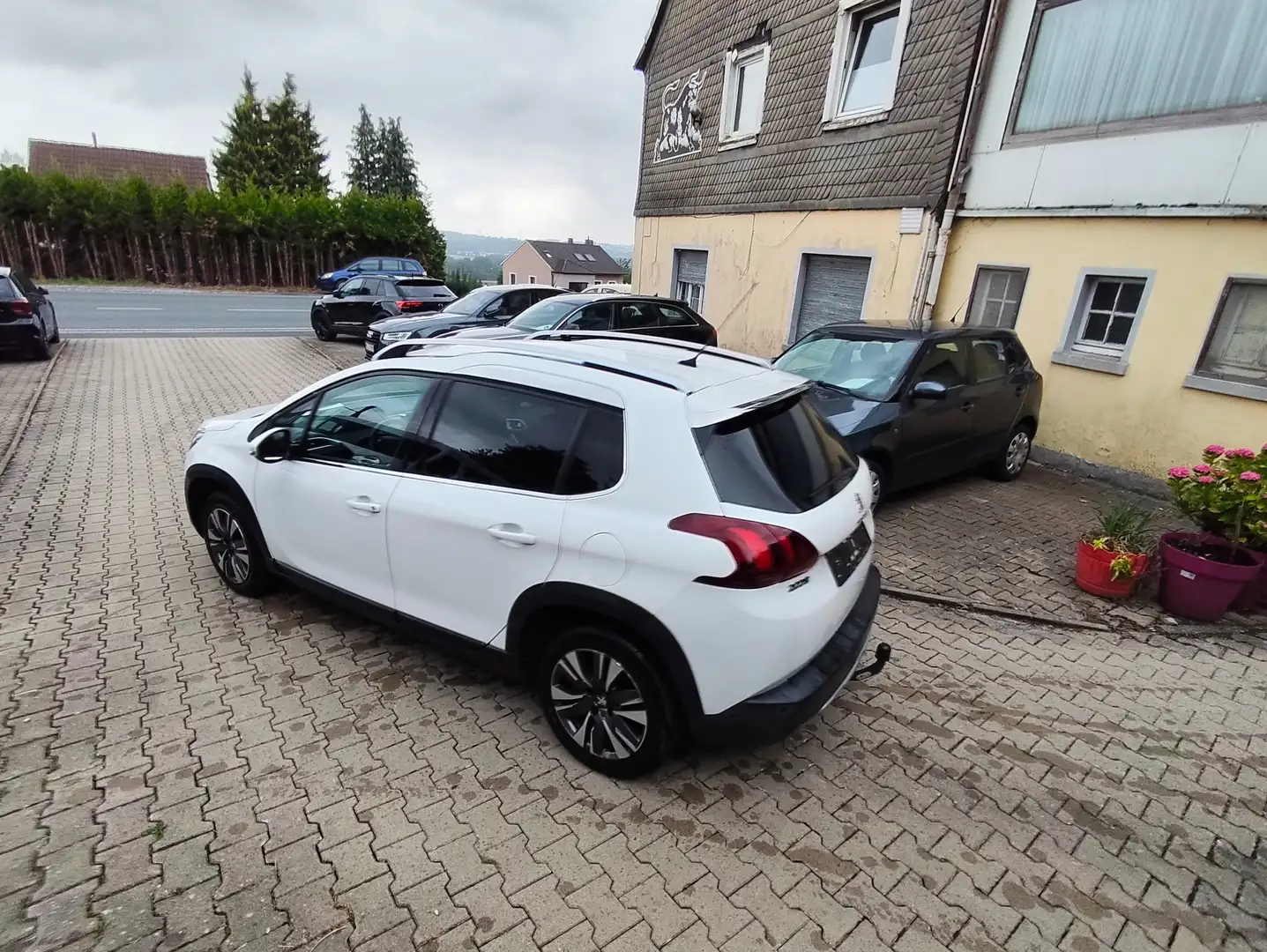 Peugeot 2008 1.6HDI Allure/wenig KM/Navi/Kamera/Sitzhzg/Scheckh Weiß - 2