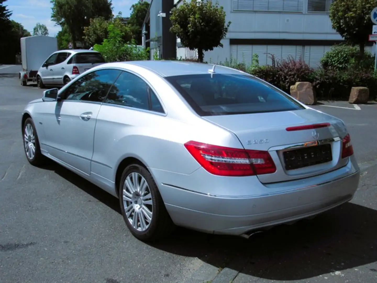 Mercedes-Benz E 250 Coupé BlueEFF Navi Leder Klima TOP TÜV8/27 Silber - 2