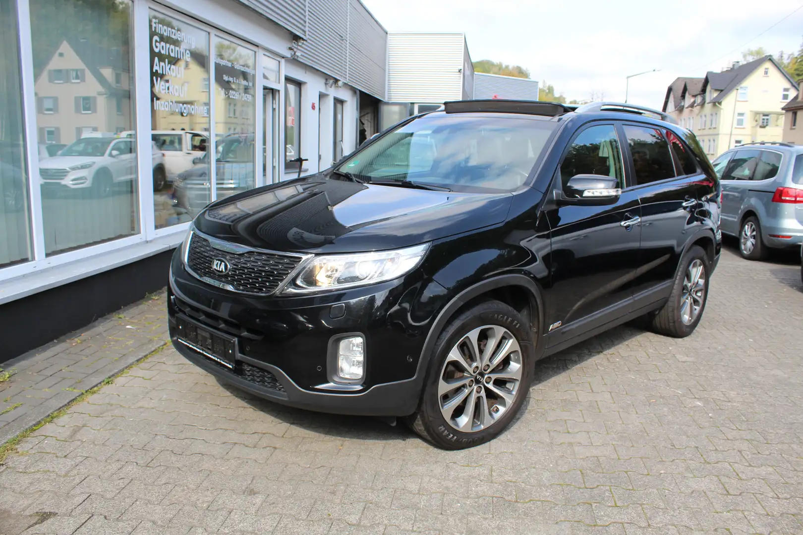 Kia Sorento 2,2 CRDi Spirit 4WD, 7 Sitze, Automatik, AHK,Leder Siyah - 1