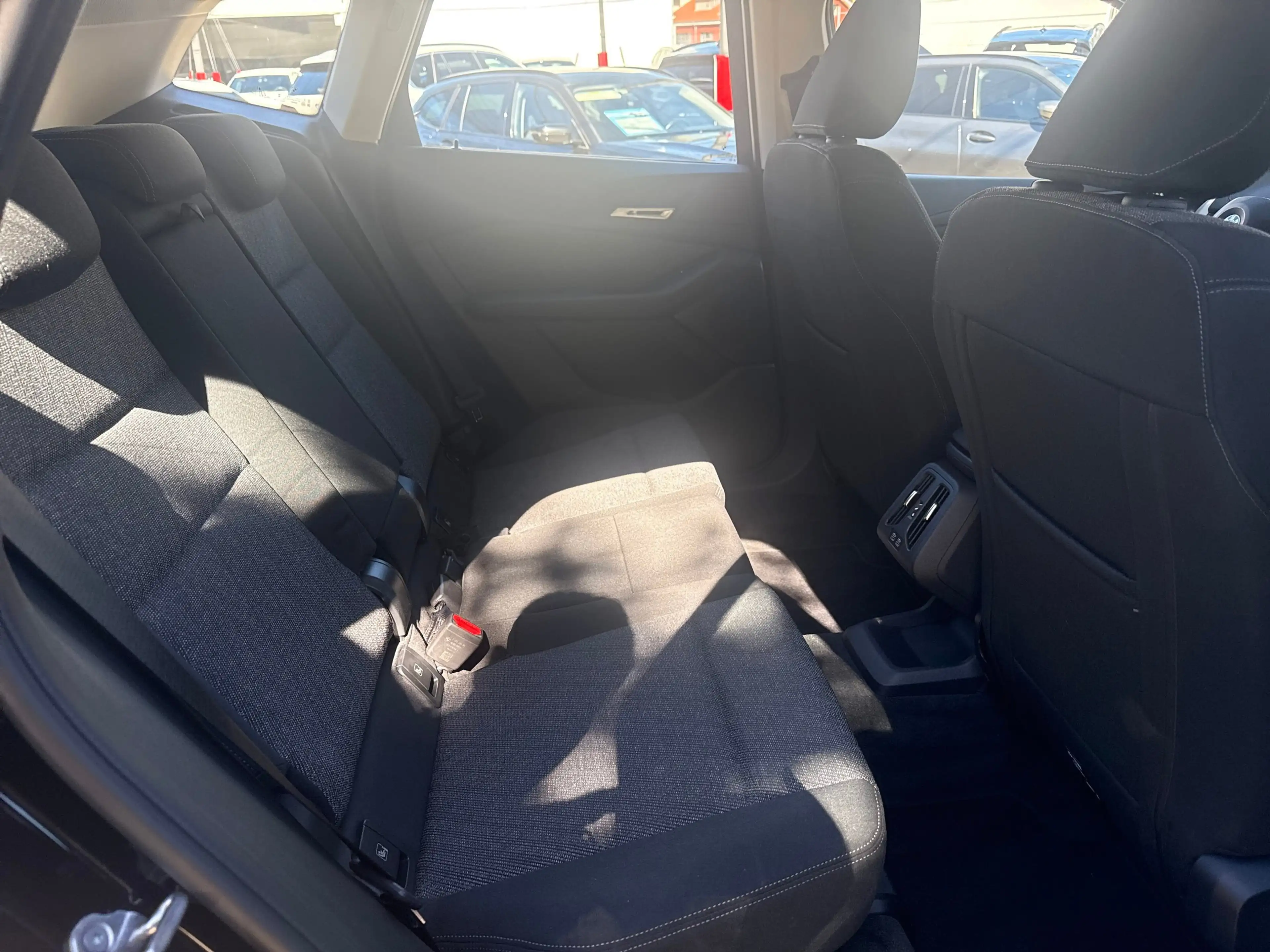 BMW 216 i Active Tourer DAB LED Komfortzg. Shz — photo 8