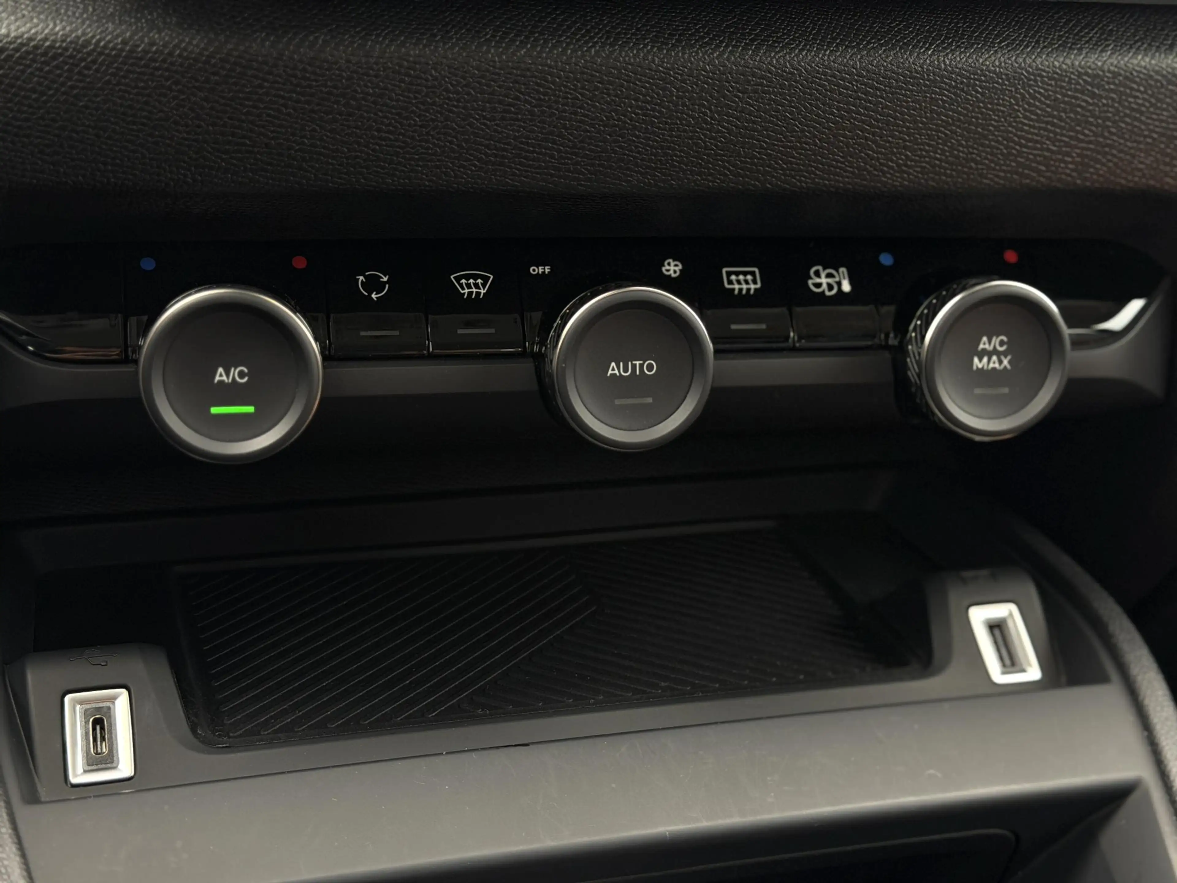 Citroen E-C4 Electric You 50 kWh|100% SOH!|Carplay|Camera — photo 22
