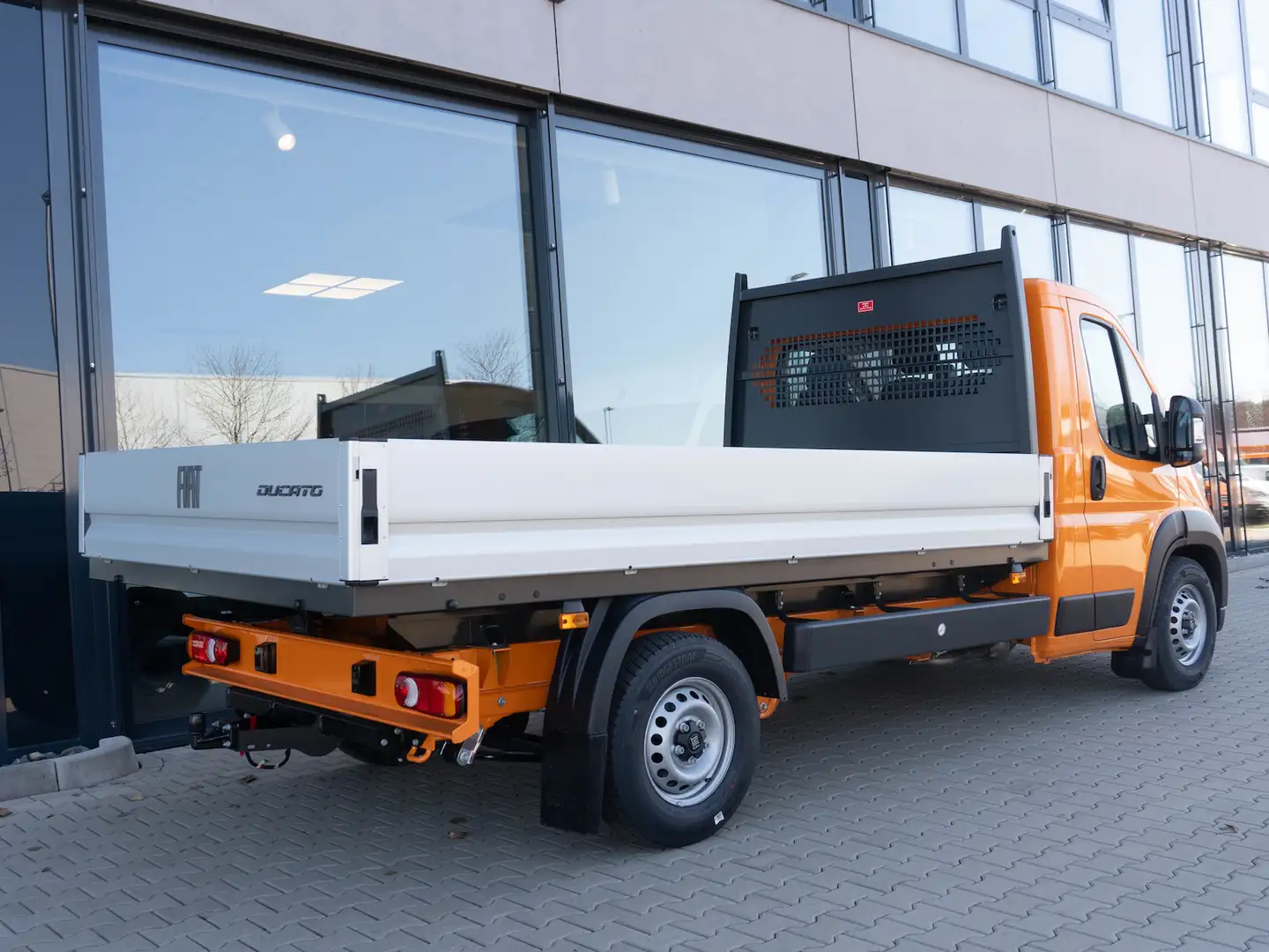 Fiat Ducato Maxi Pritsche L2S / 10-Zoll Navi + AHK Orange - 2