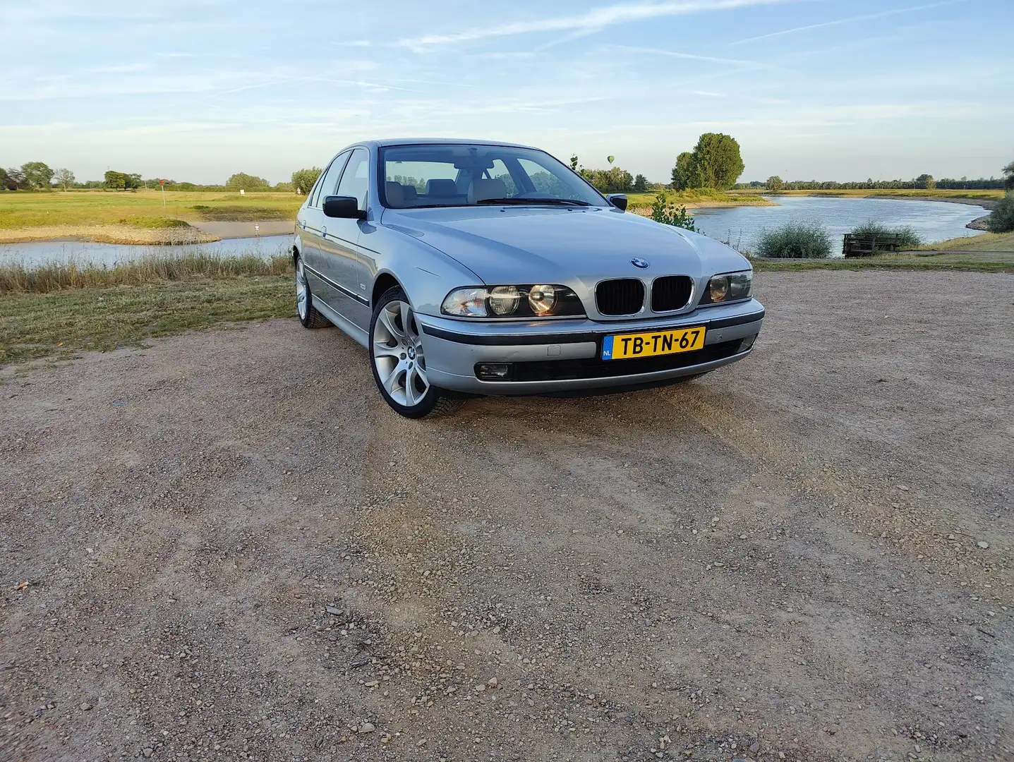 BMW 520 520i Executive Zilver - 2