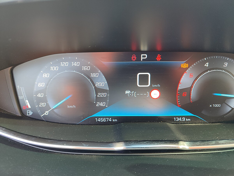 Peugeot 5008 1.5 BlueHDi 130 FAP Allure — photo 12