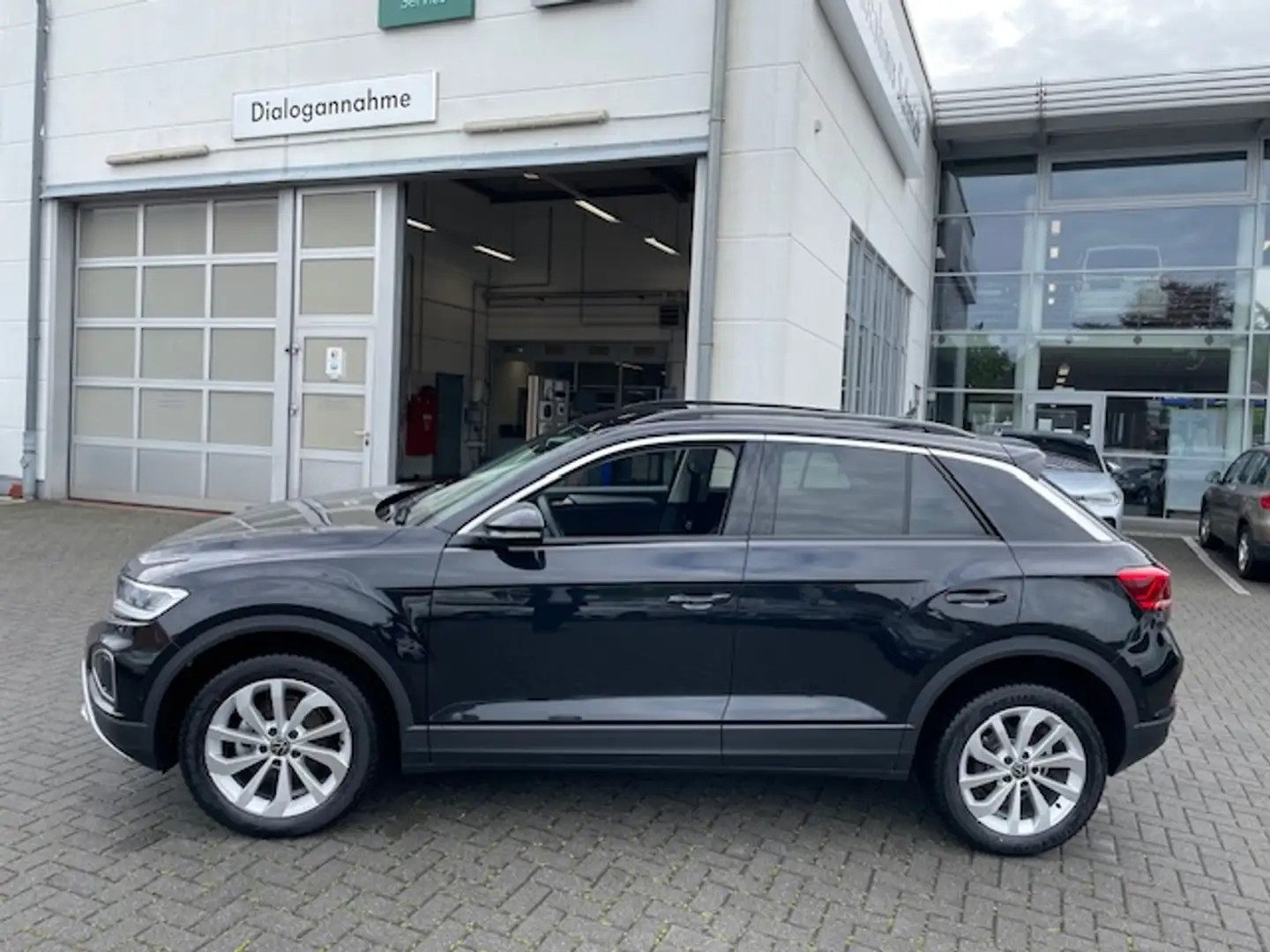 Volkswagen T-Roc 1.0TSi Life R-Kamera NaviMedia 17Zoll Sitzheiz.... Schwarz - 2