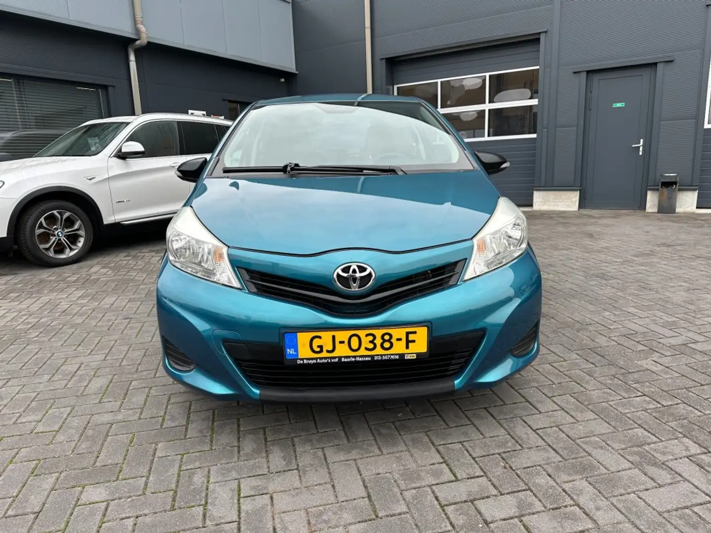 Toyota Yaris 1.3 VVT-i Comfort 5 drs. Airco nw.model Trekhaak Blau - 2