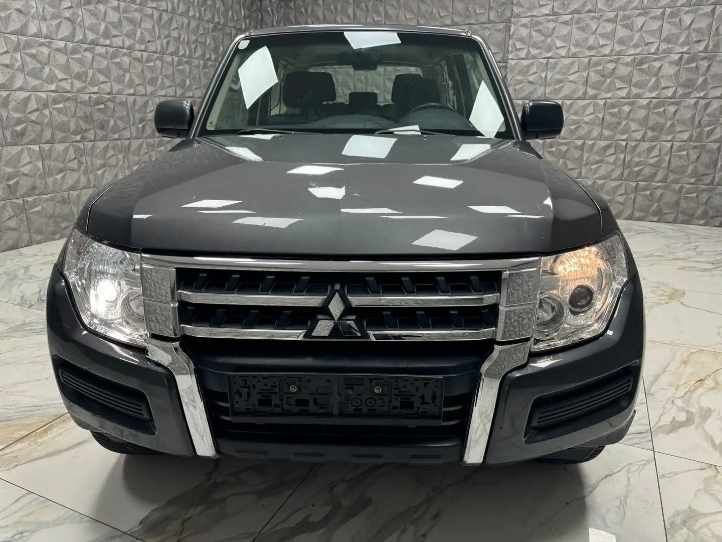 Mitsubishi Pajero 3.2 DI-D Austria Edition Gri - 2