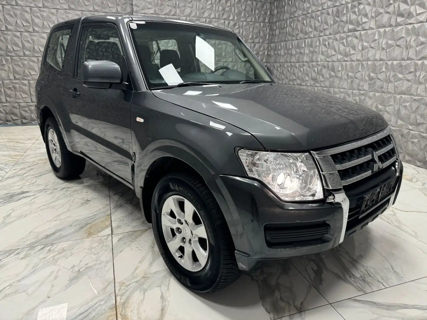 Mitsubishi Pajero 3.2 DI-D Austria Edition Gri - 1