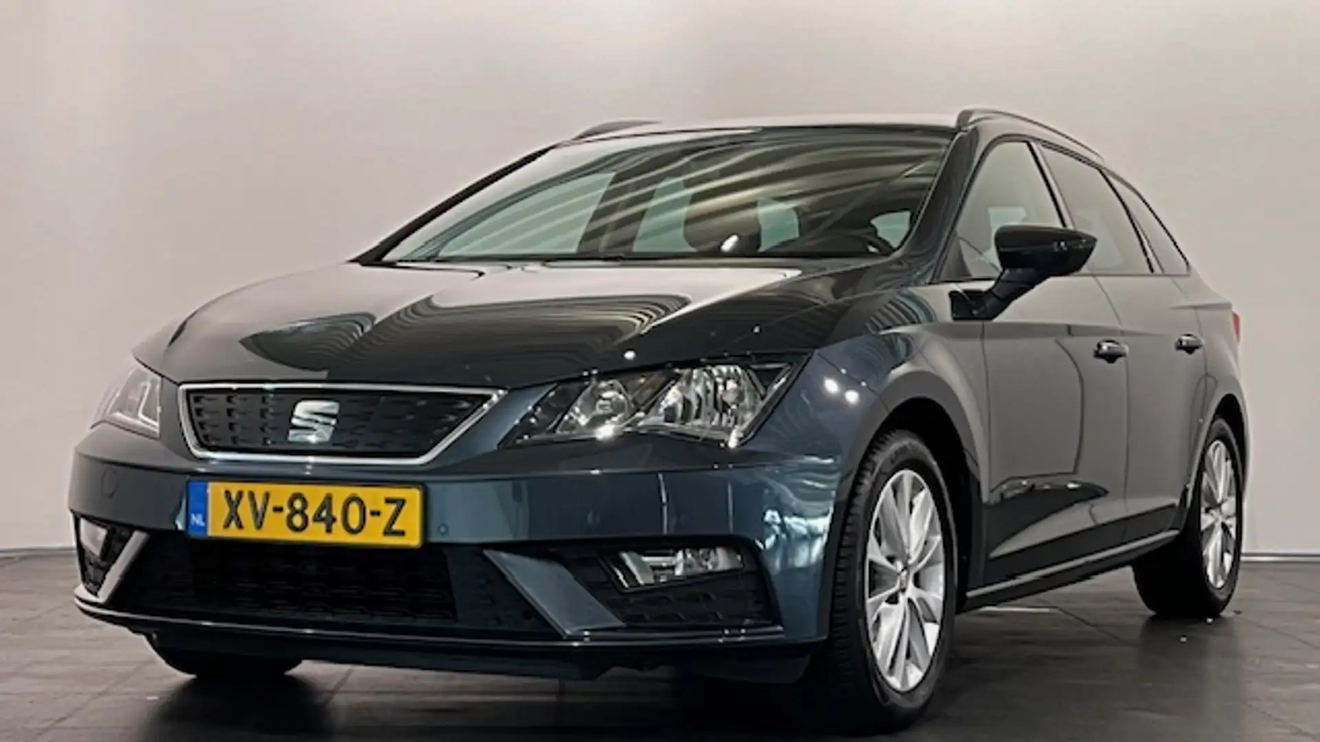 SEAT Leon Sportstourer 1.0 EcoTSI 115PK STYLE BUSINESS INTEN Grau - 2