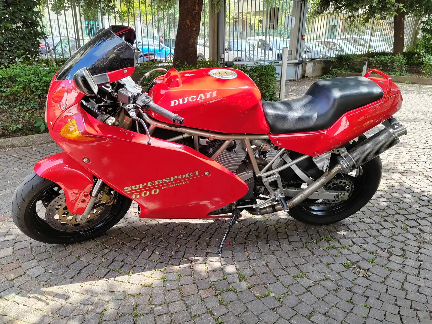 Ducati 900 SS crvena - 2