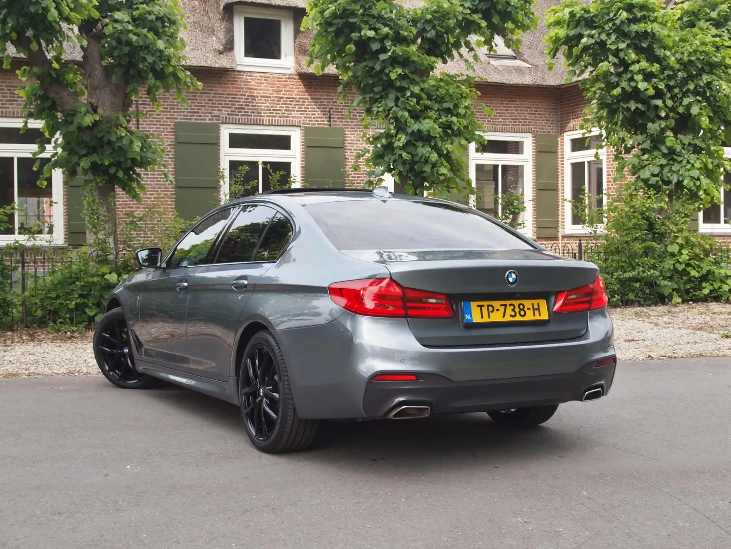 BMW 530 5-serie 530e iPerformance Executive | M-Pakket | S Grau - 2