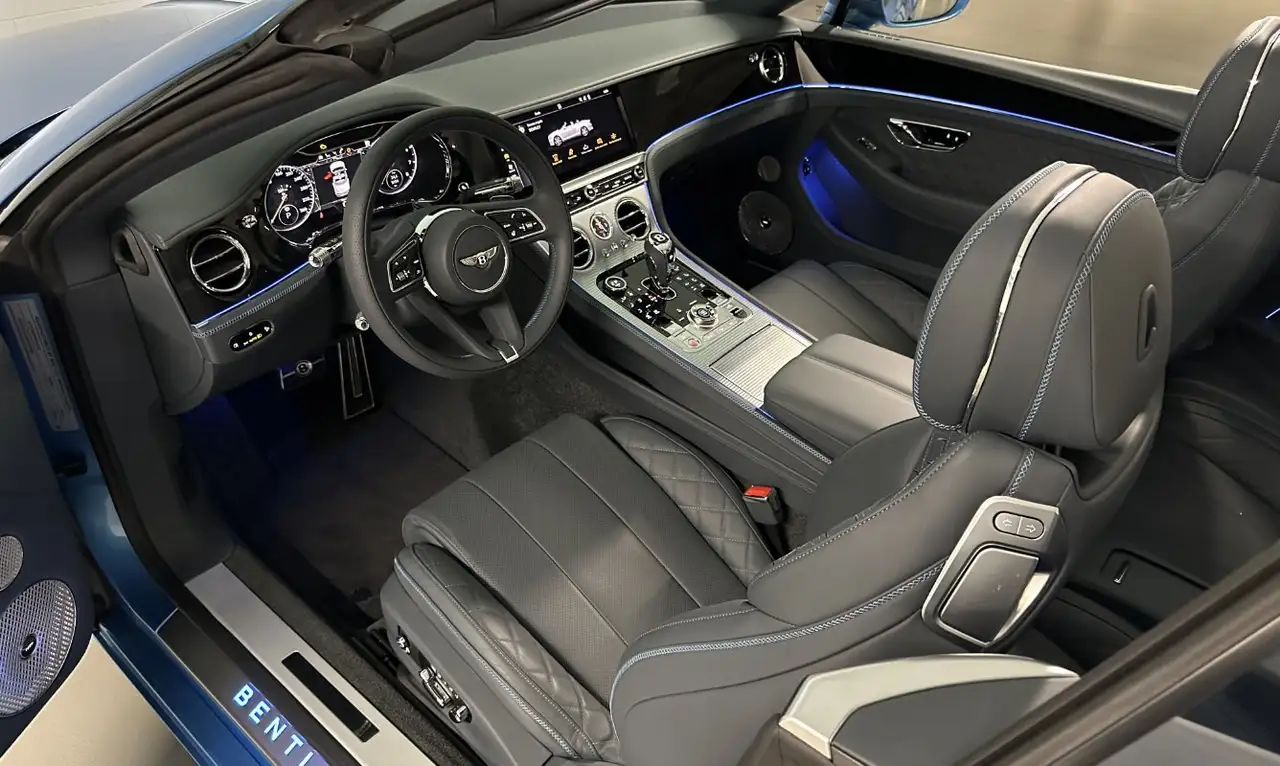 Bentley Continental GTC 2022 — фото 15