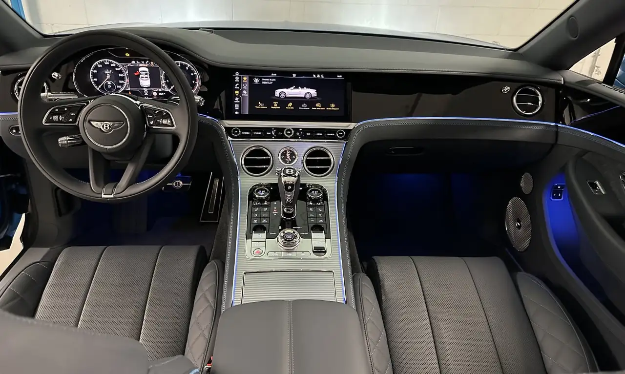 Bentley Continental GTC 2022 — фото 14