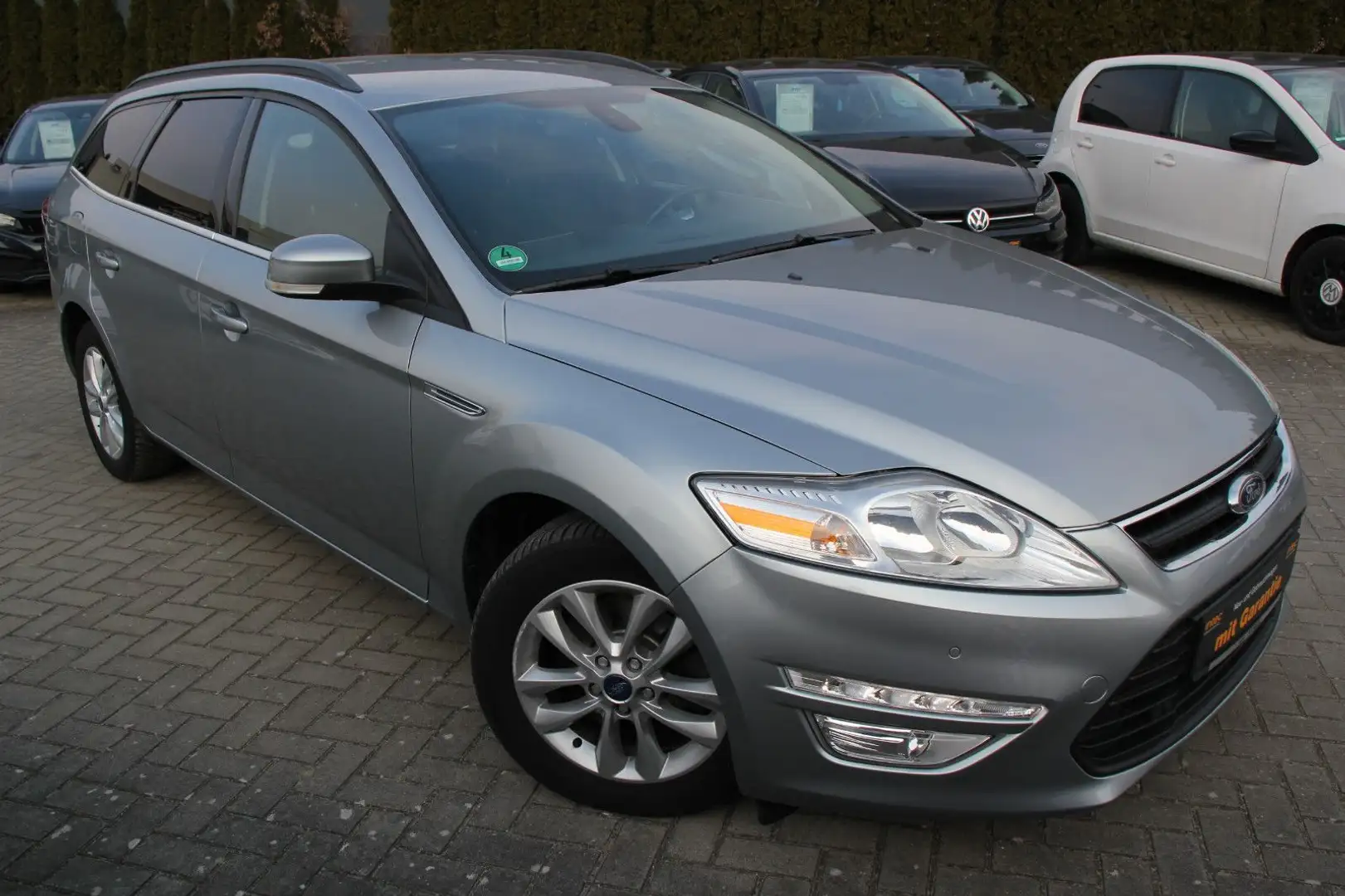 Ford Mondeo Turnier Business TÜV neu/Klima/Navi/Sitzh Silber - 1