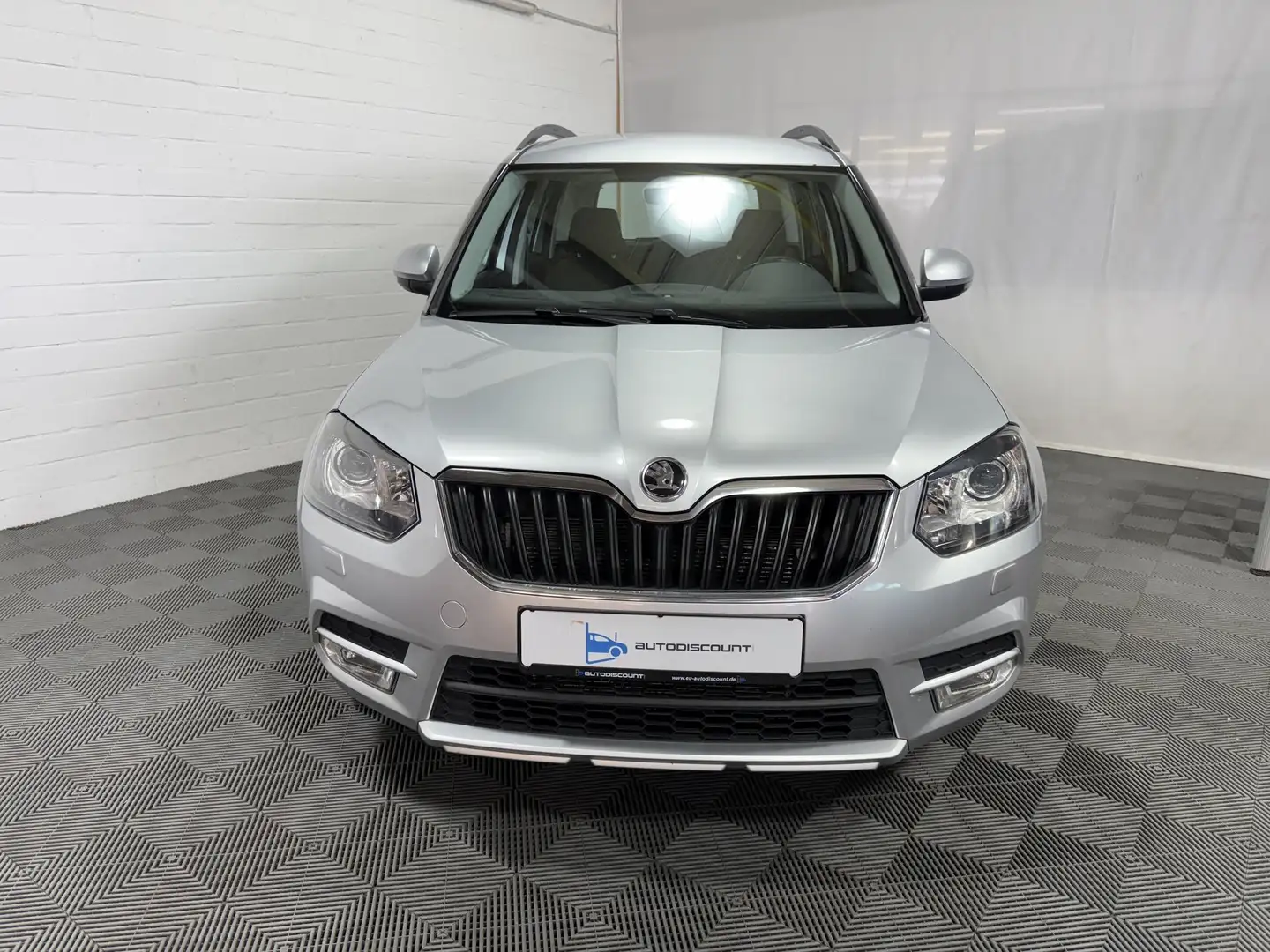 Skoda Yeti 2.0 TDI Ambition DSG 4x4 Greentec Klima SHZ AHK... Silber - 2