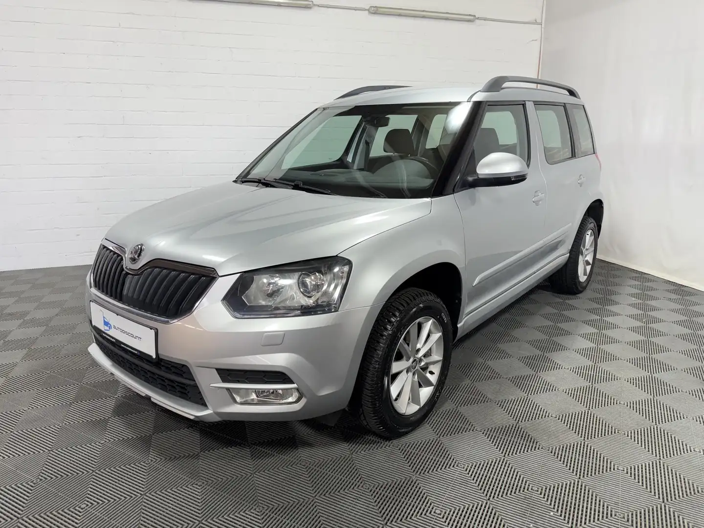 Skoda Yeti 2.0 TDI Ambition DSG 4x4 Greentec Klima SHZ AHK... Silber - 1