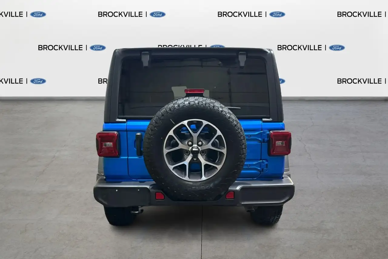 Jeep Wrangler снимка Jeep Wrangler