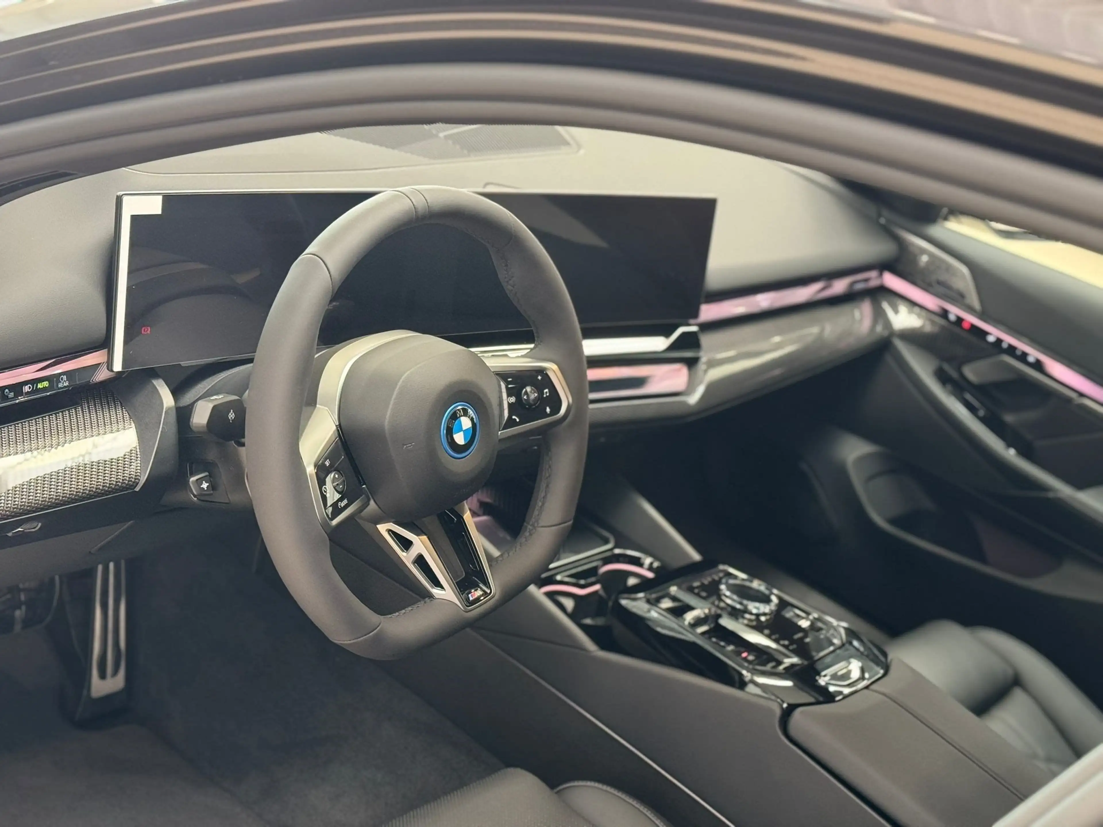 BMW i5 eDrive40 M Sport+HUD+PANO+AHK+NAVI+SHZ+uvm. — photo 5