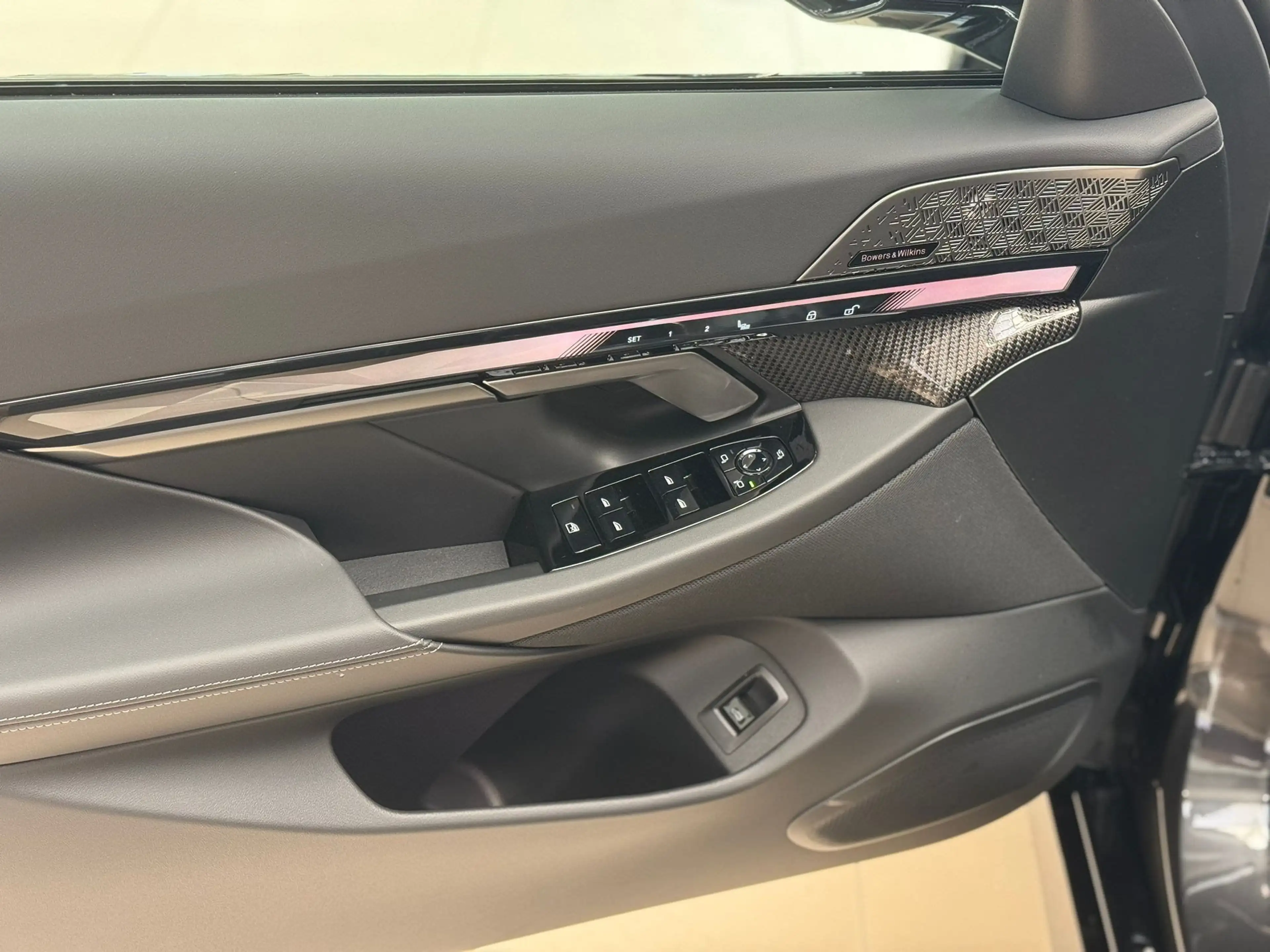 BMW i5 eDrive40 M Sport+HUD+PANO+AHK+NAVI+SHZ+uvm. — photo 7