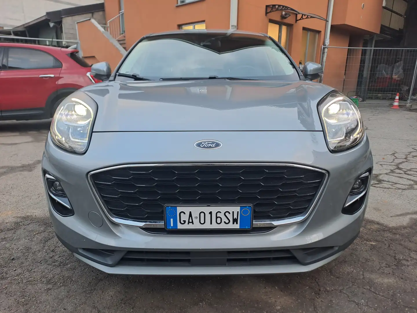 Ford Puma 1.0 BENZINA ECOBOOST HYBRID *TITANIUM* Gris - 2