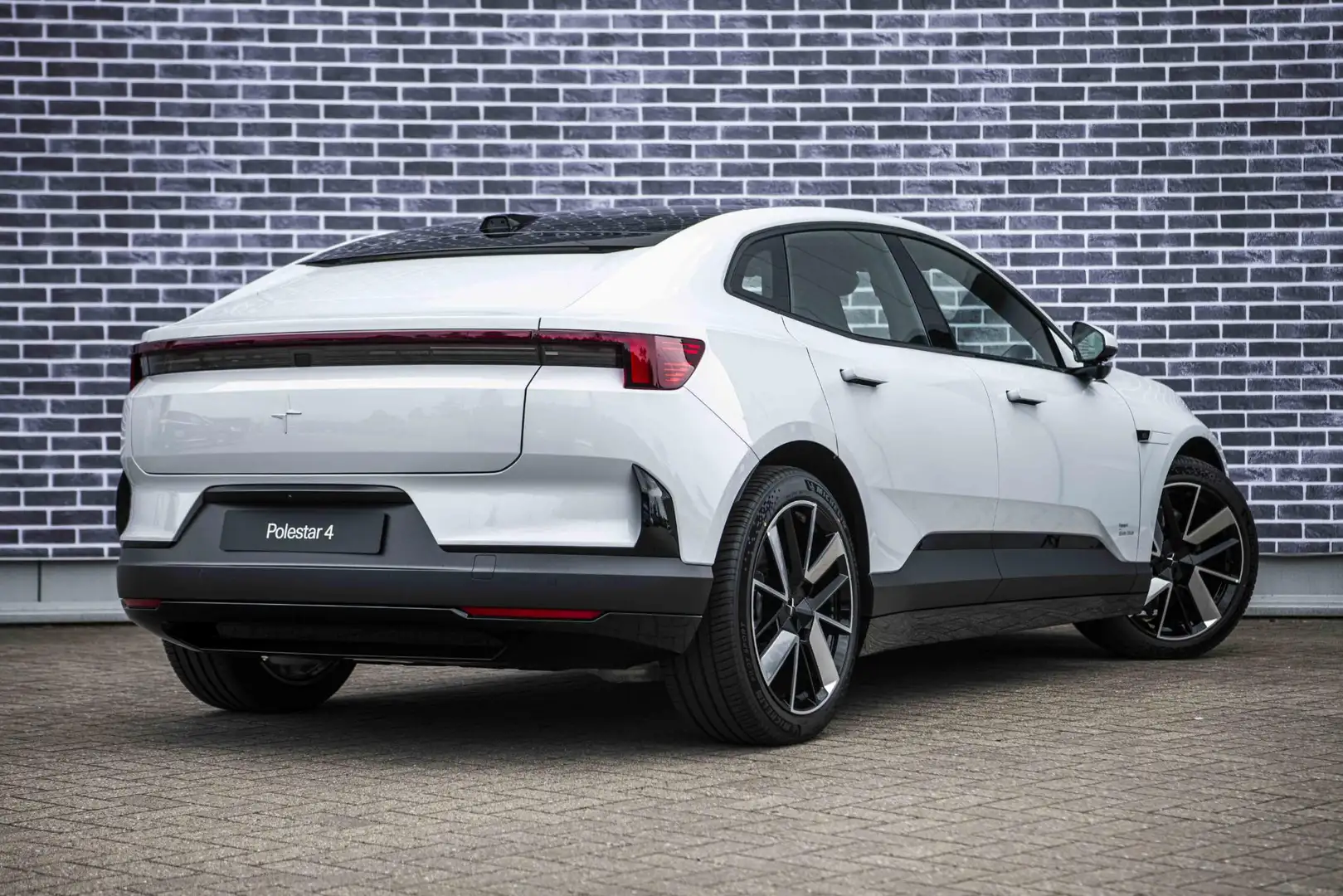 Polestar 4 Long Range Single motor Plus 100 kWh NIEUW OP VOOR Grijs - 2