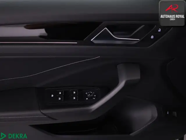 Volkswagen T-Roc view 13