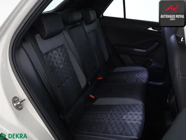 Volkswagen T-Roc view 11