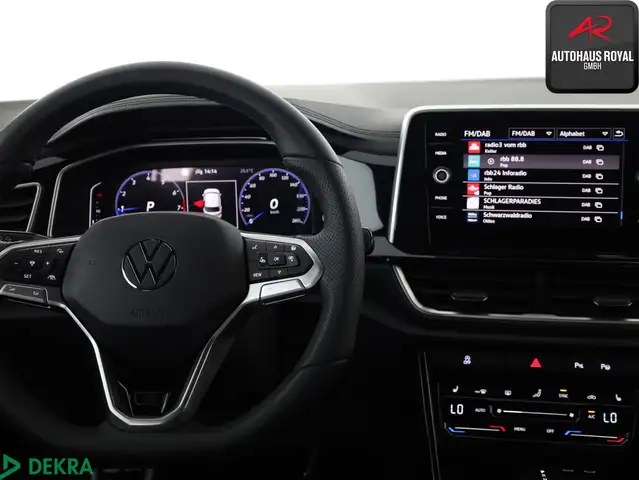 Volkswagen T-Roc view 14