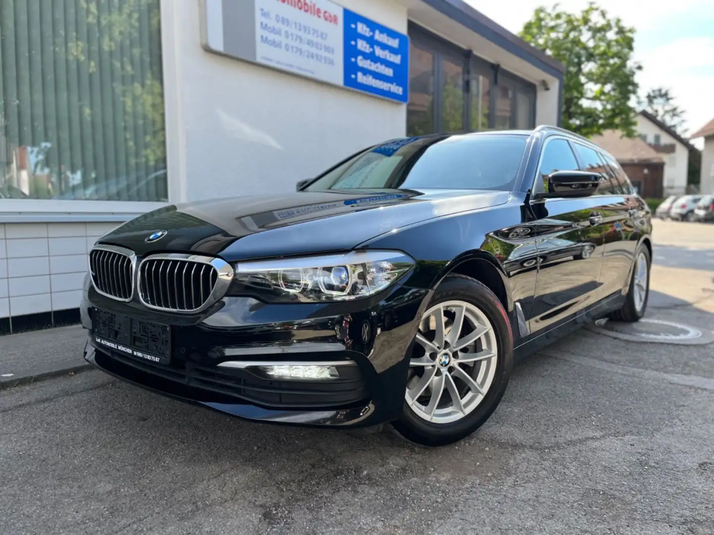 BMW 520 d Tour Aut. Navi+LED+DrivAssist+R-Kamera Noir - 1