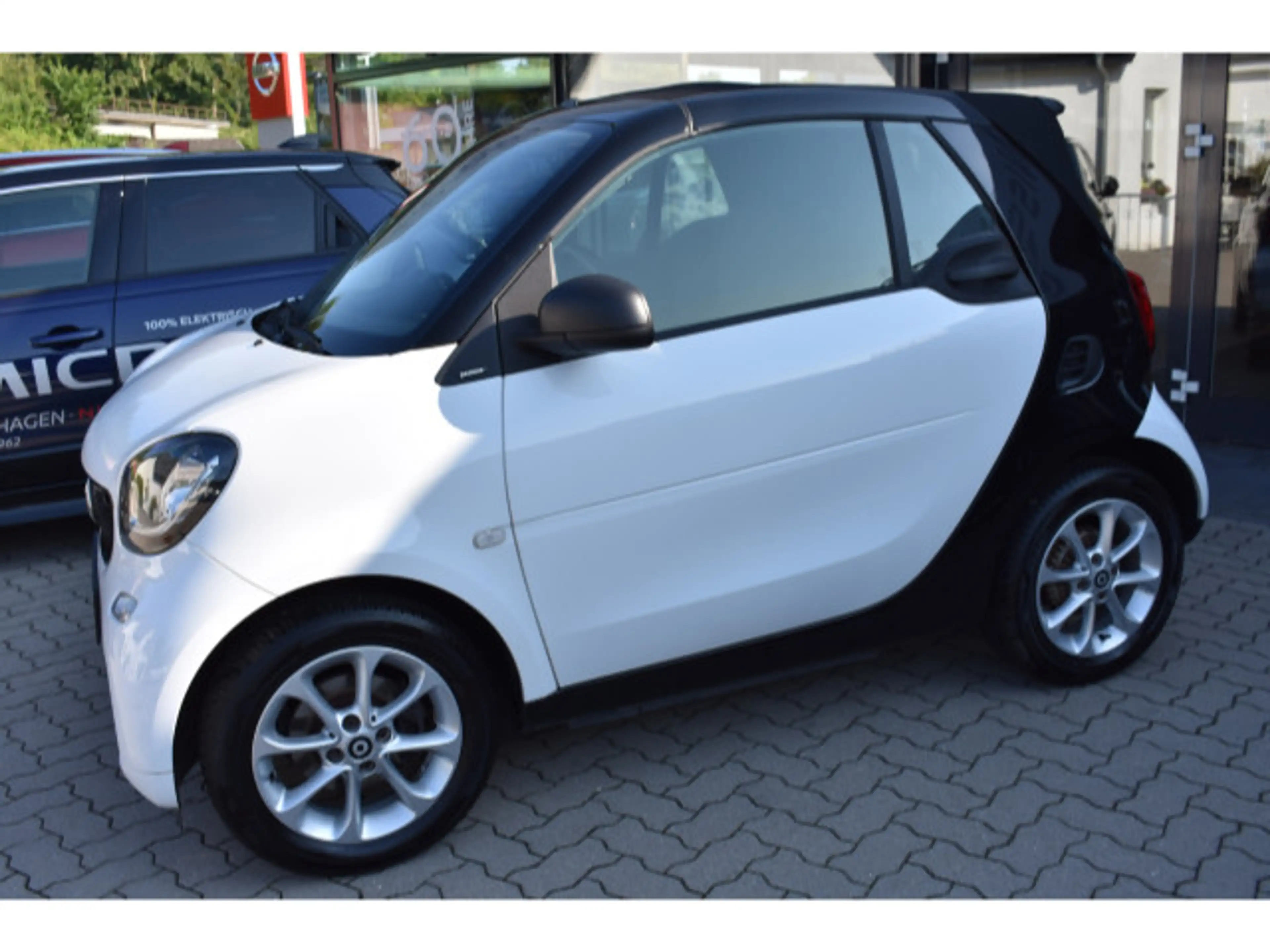 smart forTwo fortwo cabrio passion Automatik Ganzjahresreifen — photo 5