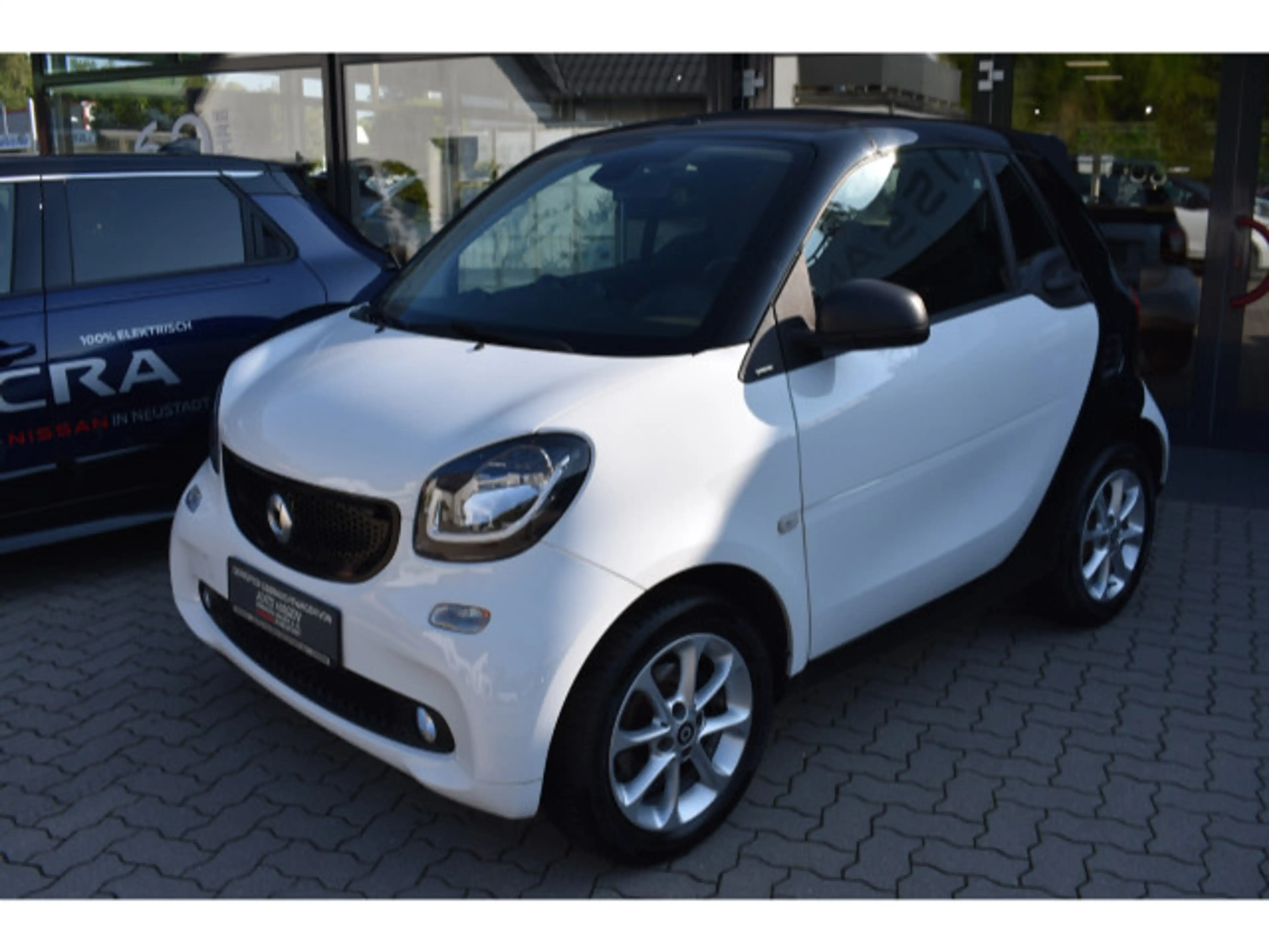 smart forTwo fortwo cabrio passion Automatik Ganzjahresreifen — photo 2