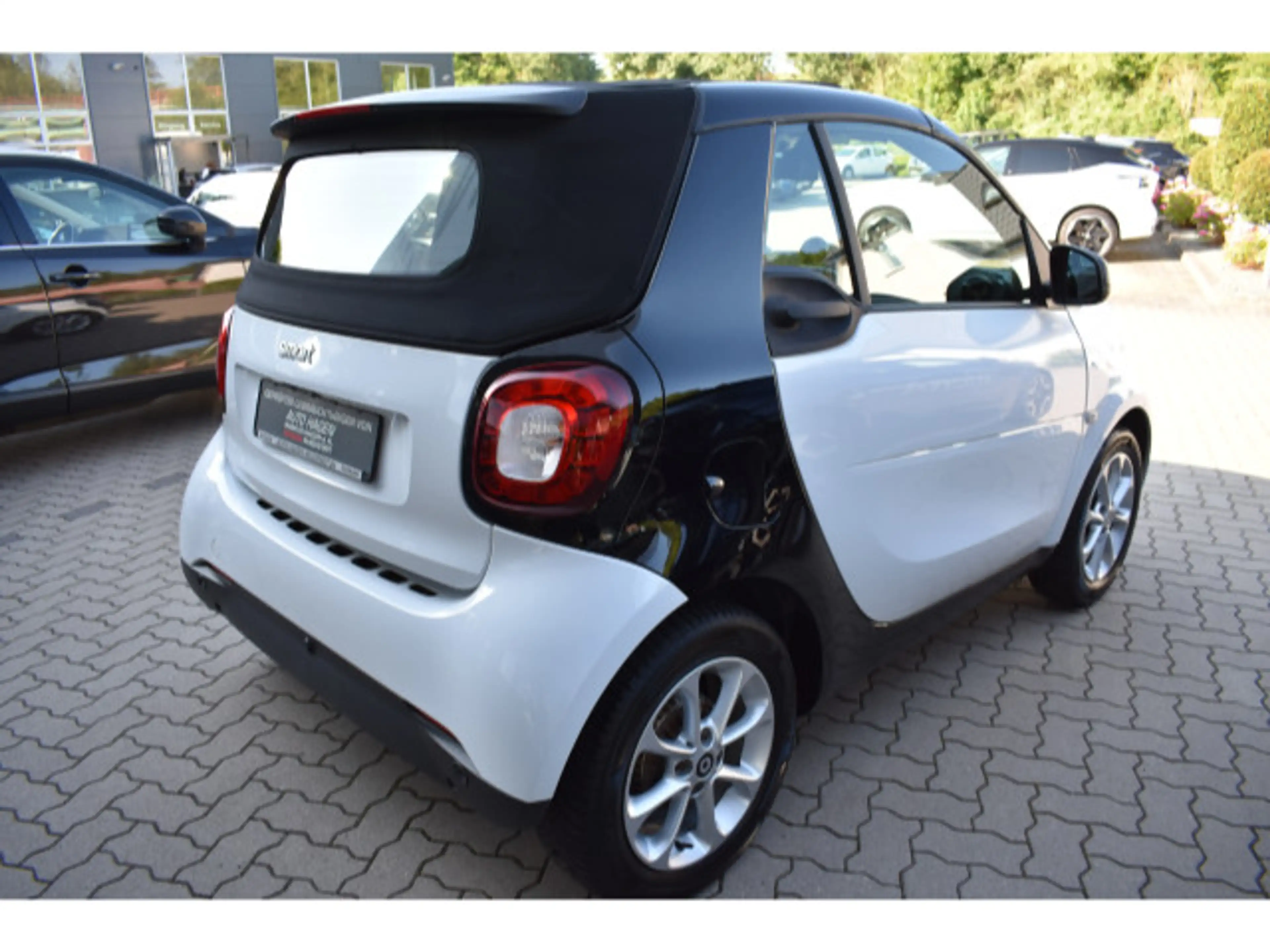 smart forTwo fortwo cabrio passion Automatik Ganzjahresreifen — photo 7