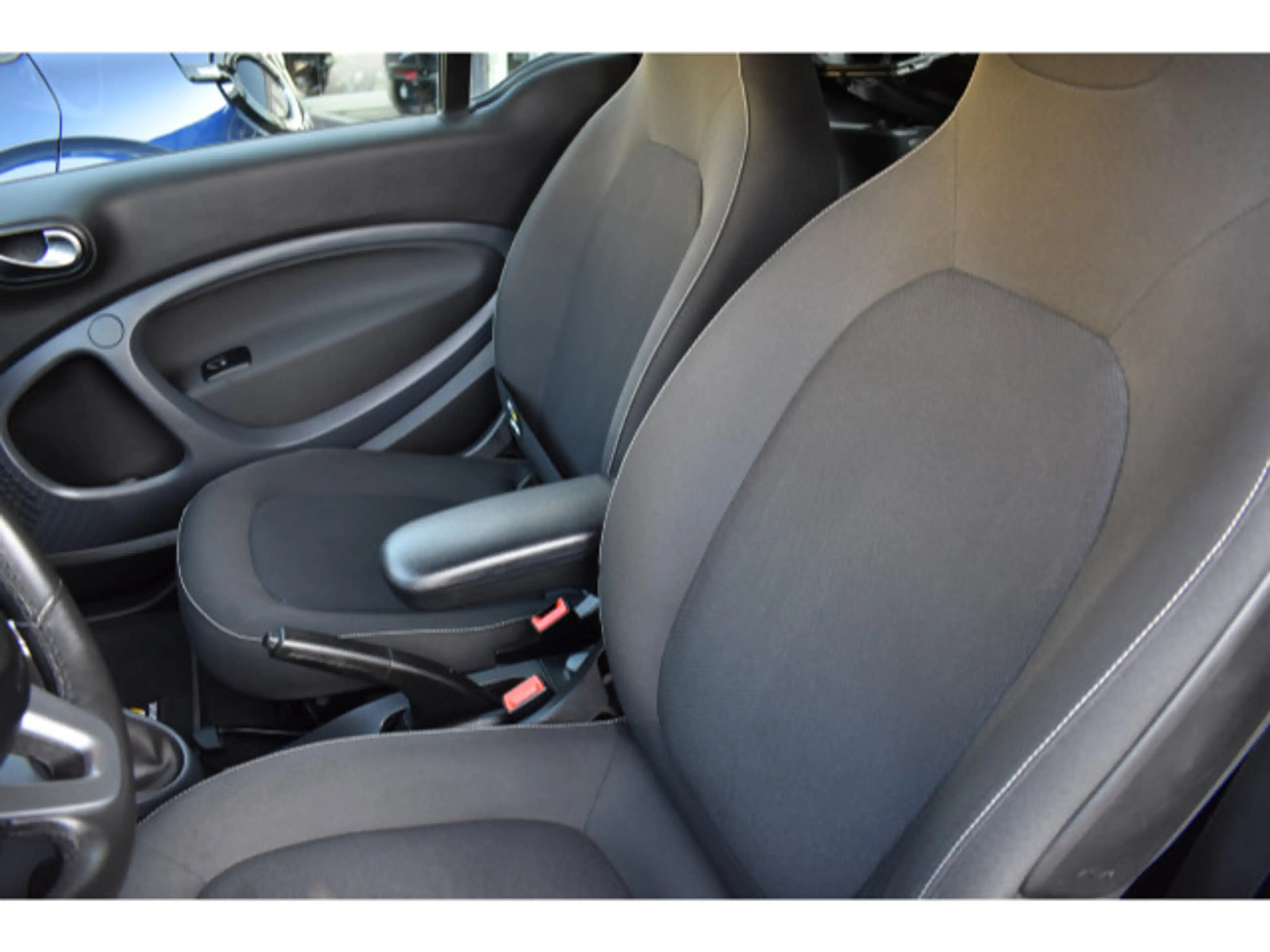 smart forTwo fortwo cabrio passion Automatik Ganzjahresreifen — photo 13