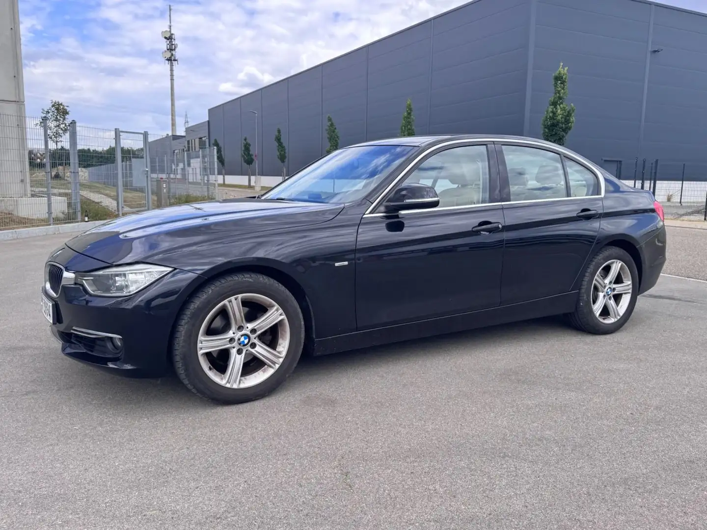 BMW 320 3 Lim. 320 i xDrive/Xenon/PDC/Leder/Navi/SHZ Schwarz - 1