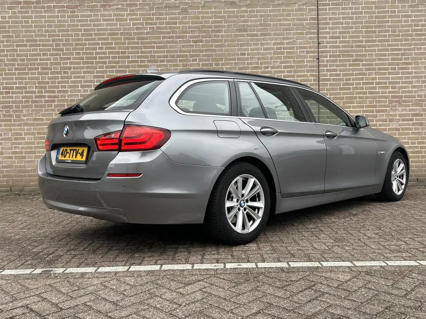 BMW 525 5-serie Touring 525d High Executive | Automaat | L Grijs - 2
