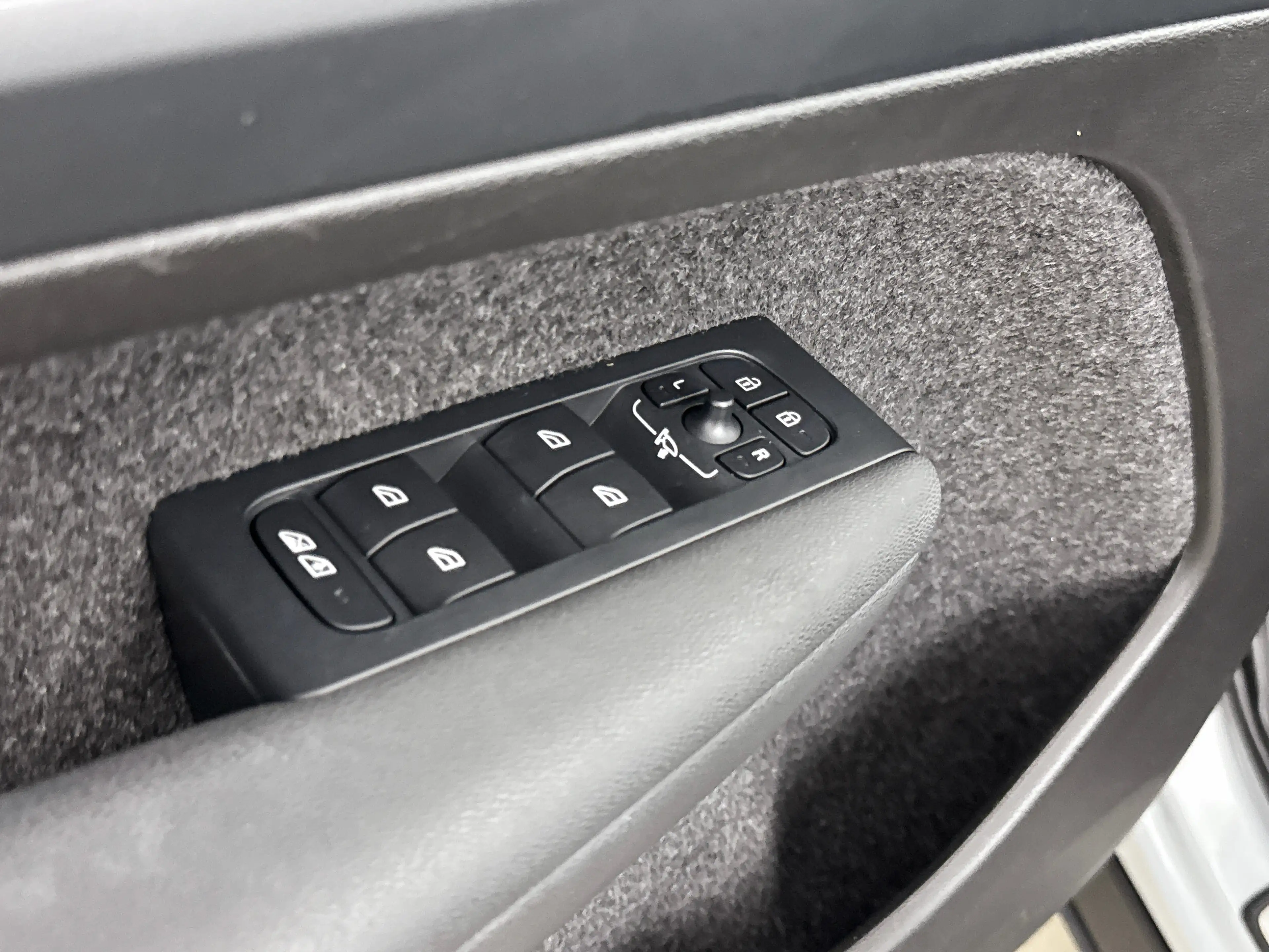 Volvo C40 Single Motor Extended Range Plus 82 kWh | 19" Alls — photo 29