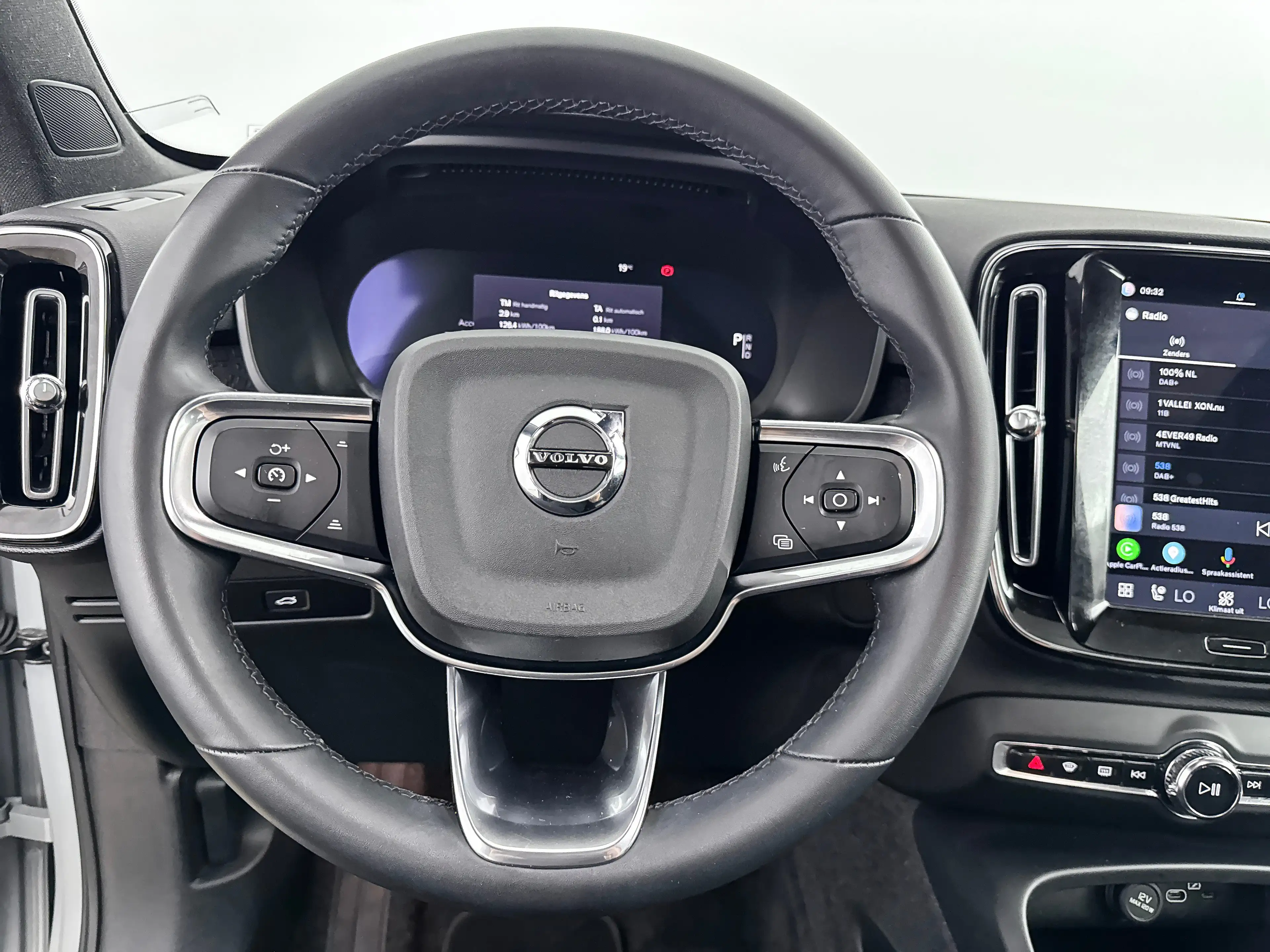 Volvo C40 Single Motor Extended Range Plus 82 kWh | 19" Alls — photo 17