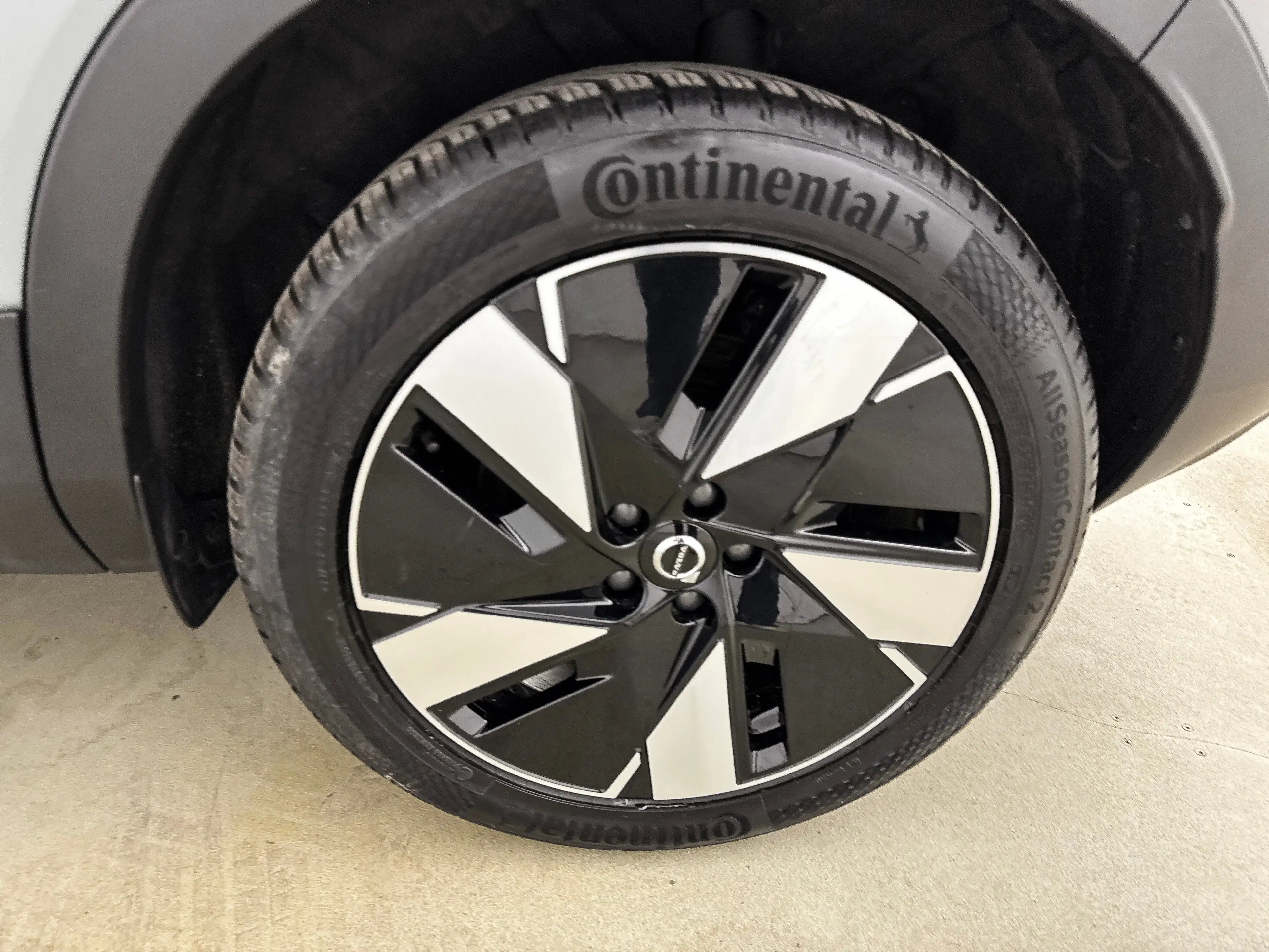 Volvo C40 Single Motor Extended Range Plus 82 kWh | 19" Alls — photo 9