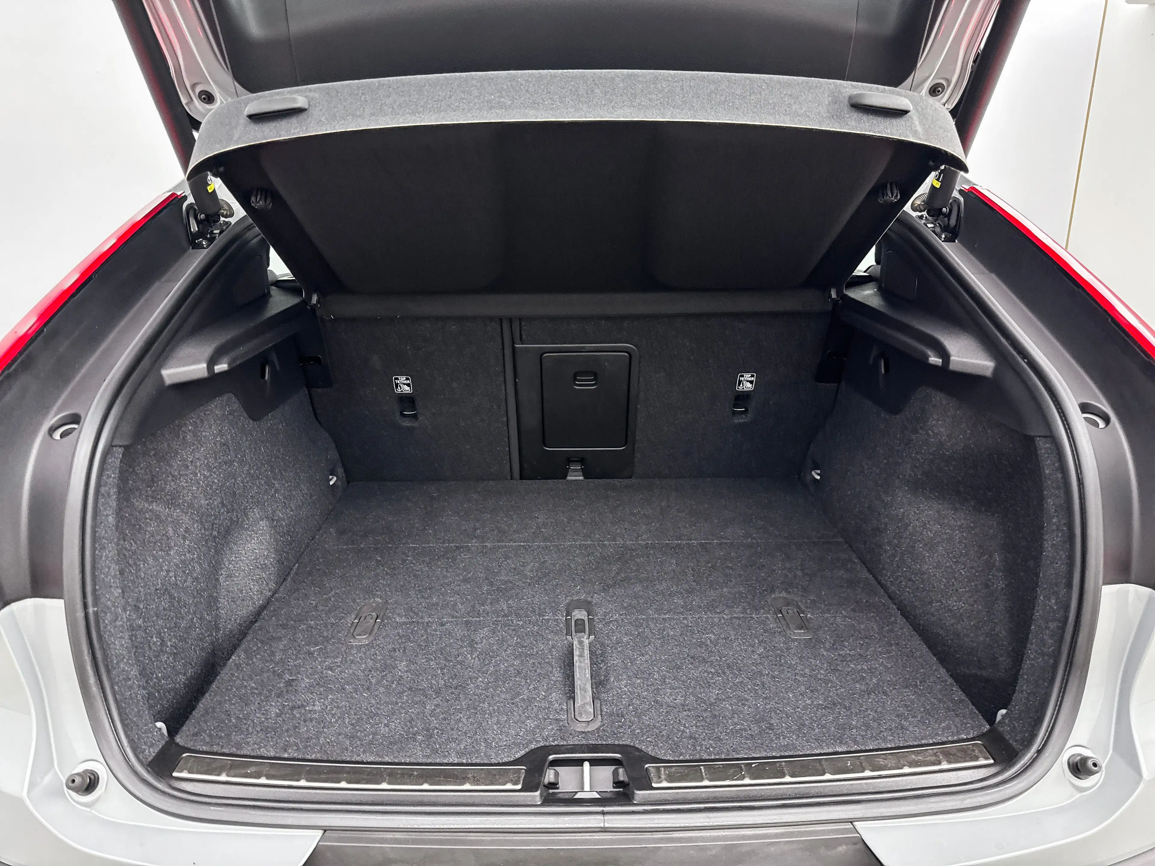 Volvo C40 Single Motor Extended Range Plus 82 kWh | 19" Alls — photo 32