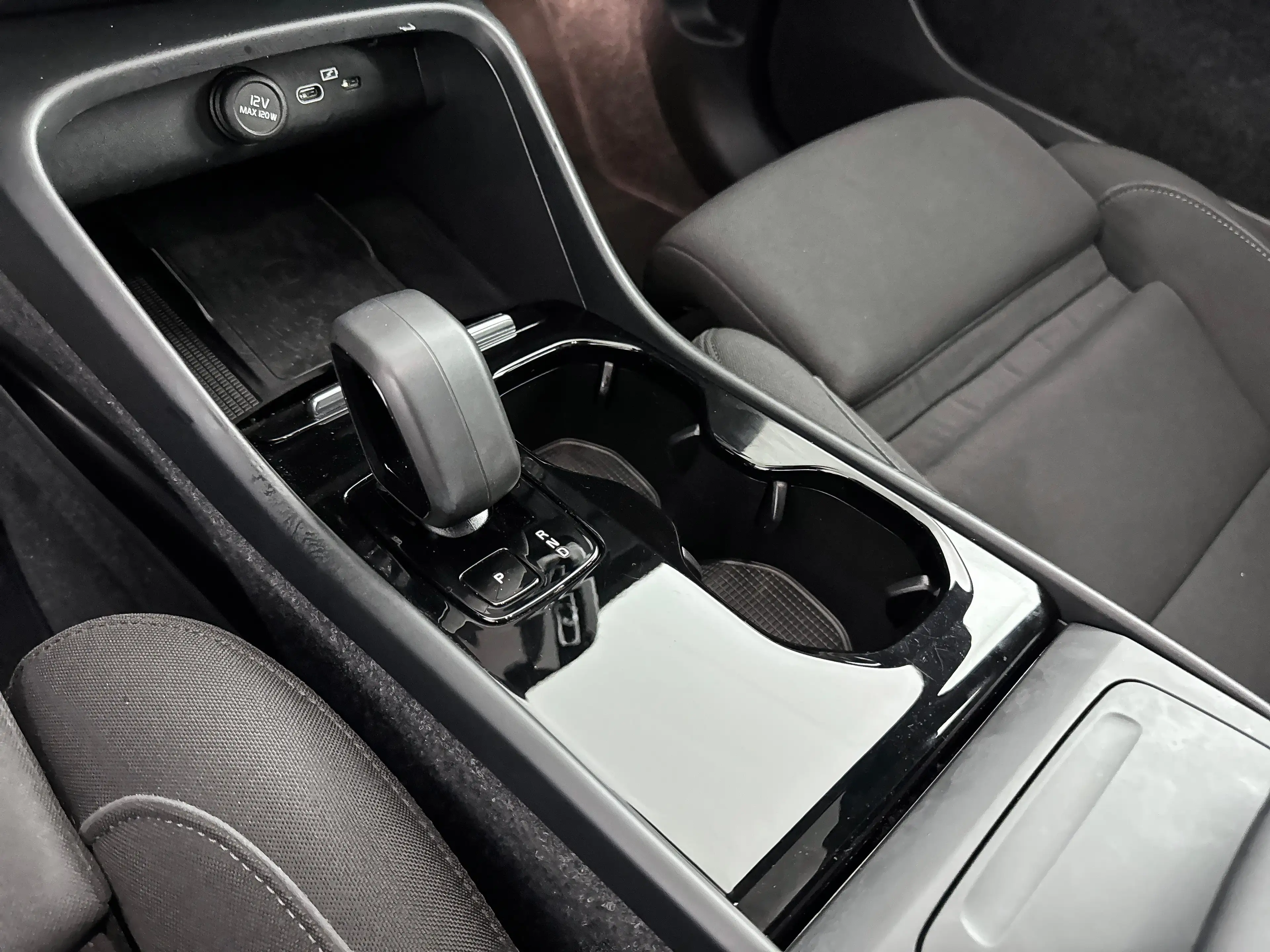 Volvo C40 Single Motor Extended Range Plus 82 kWh | 19" Alls — photo 25