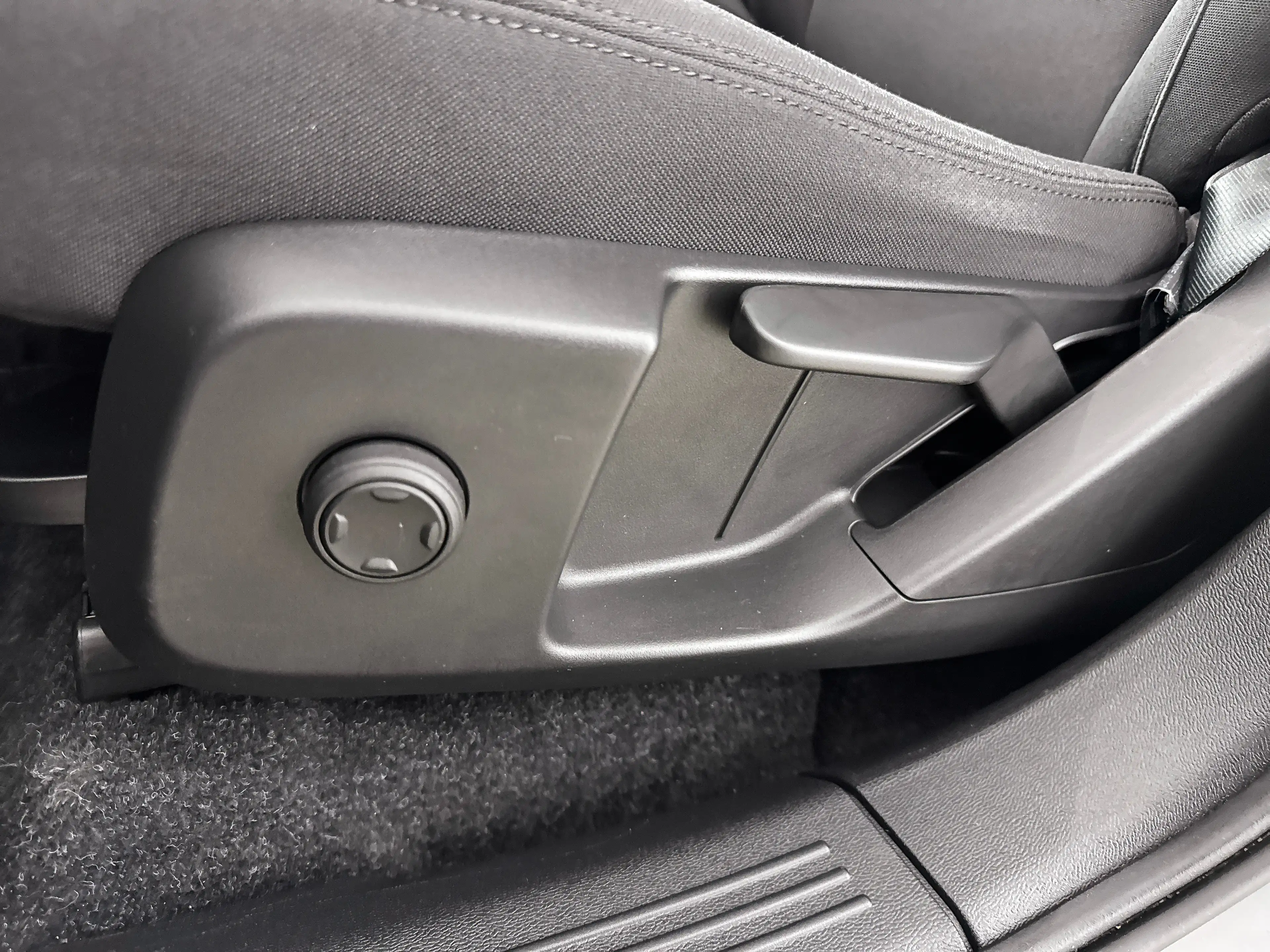 Volvo C40 Single Motor Extended Range Plus 82 kWh | 19" Alls — photo 26