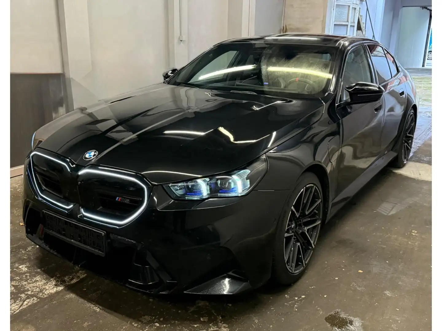 BMW M5 Limousine G90 black-sapphire metallic Noir - 1