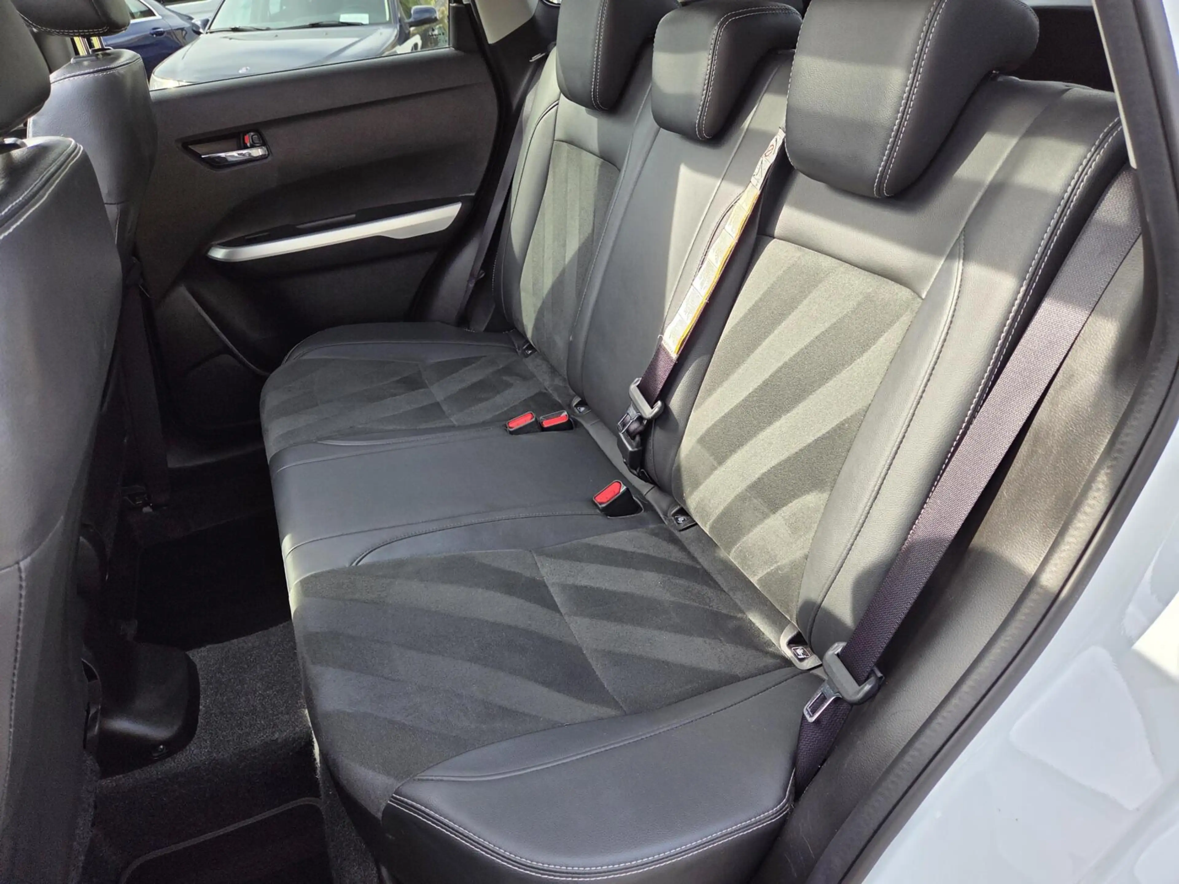 Suzuki Vitara 1.6 High Executive Automaat | Parelmoer / Panorama — photo 11