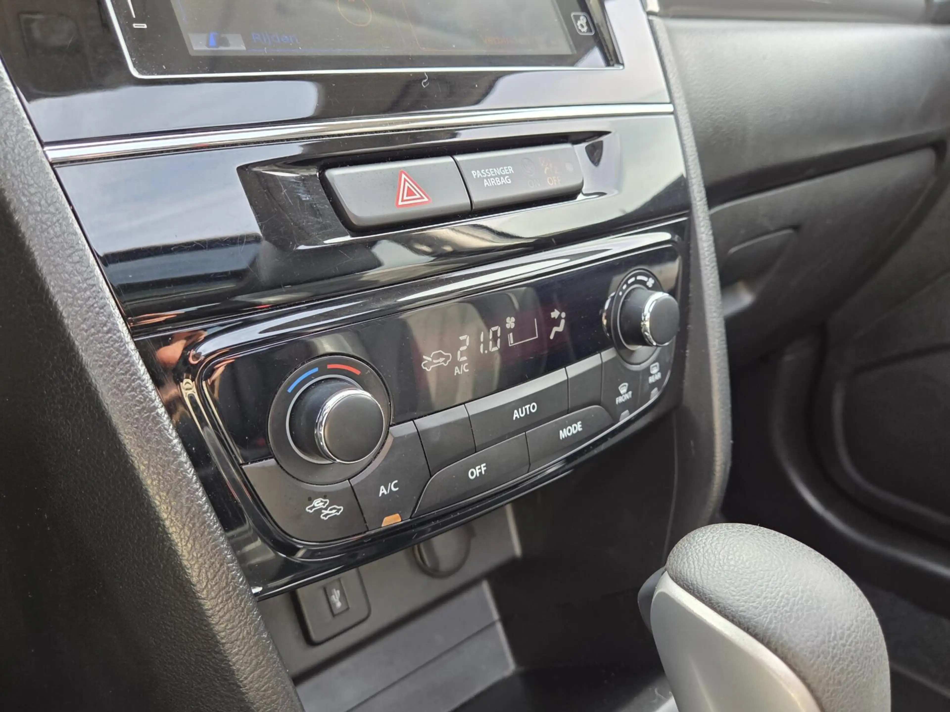 Suzuki Vitara 1.6 High Executive Automaat | Parelmoer / Panorama — photo 32