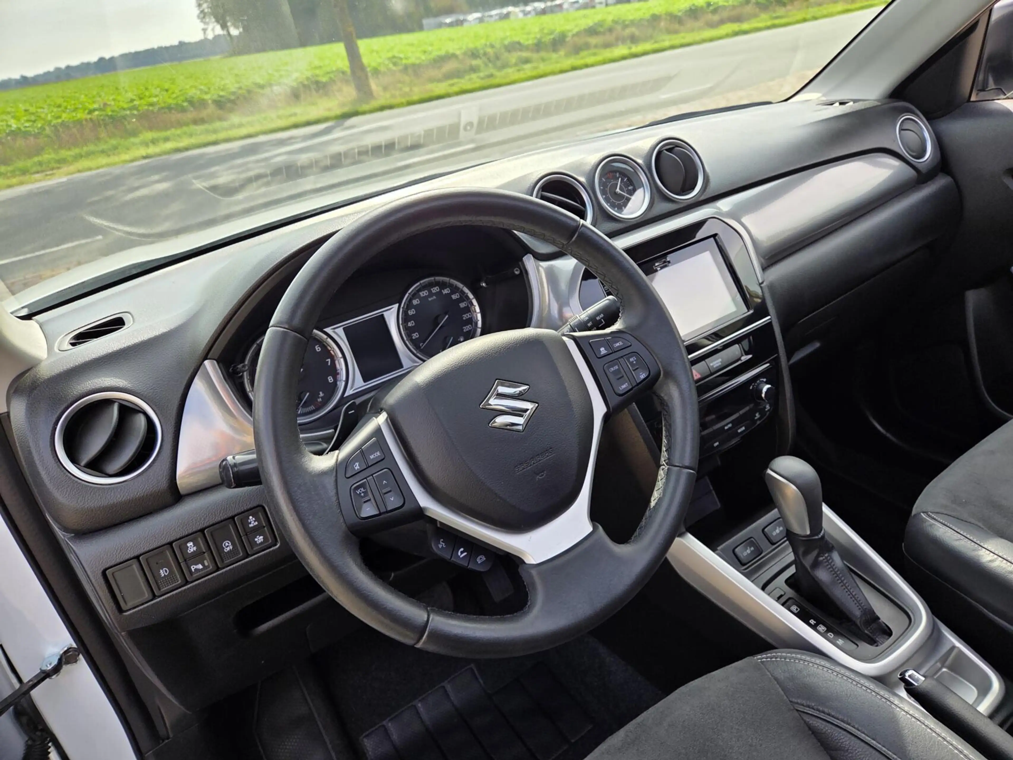 Suzuki Vitara 1.6 High Executive Automaat | Parelmoer / Panorama — photo 30